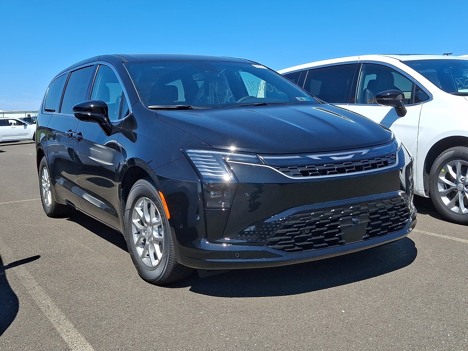 2027 Chrysler Pacifica Select's photo