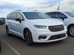 2026 Chrysler Pacifica Select Passenger Van