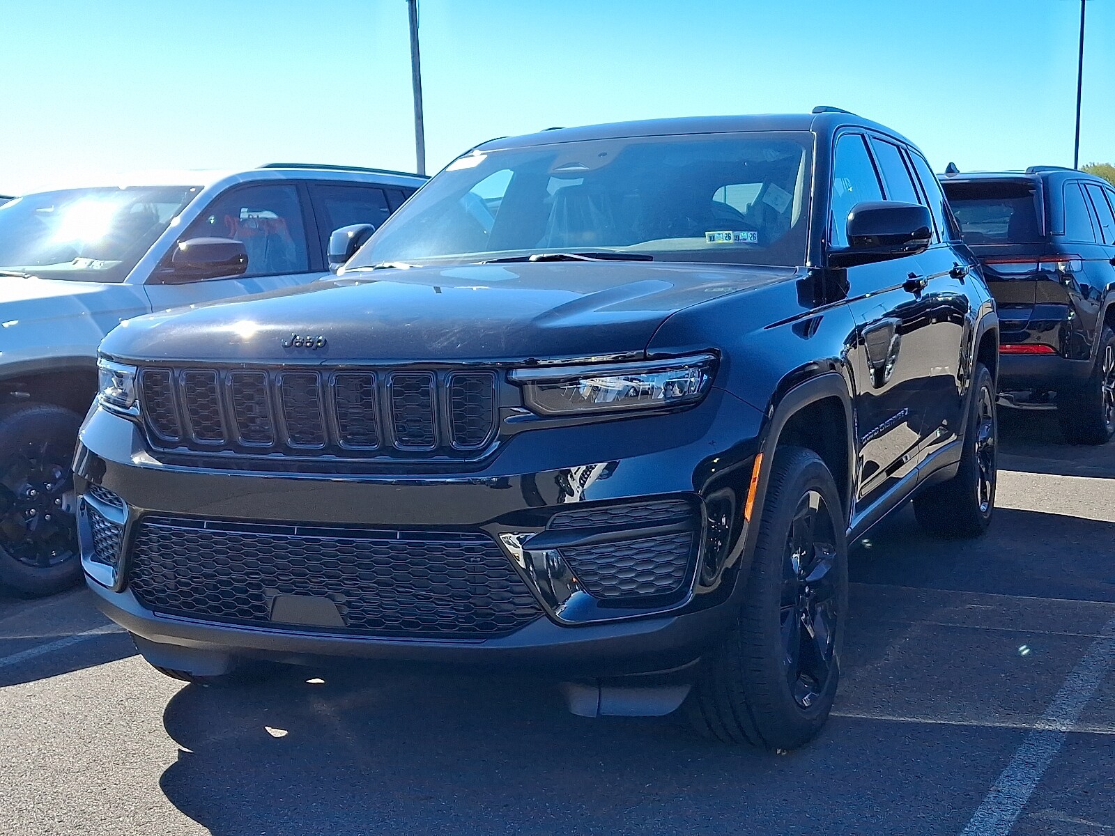 2025 Jeep Grand Cherokee Altitude photo 3