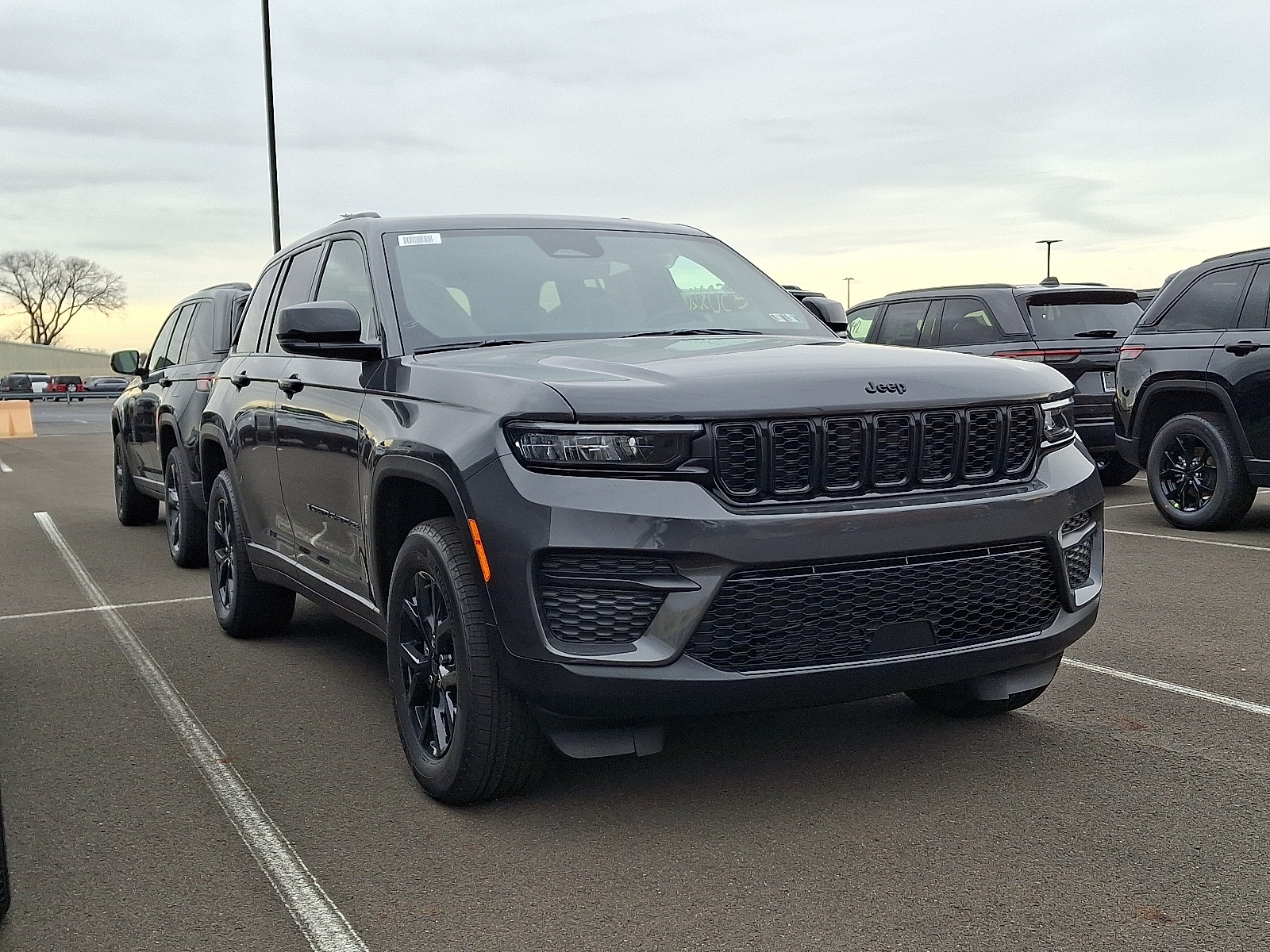 2025 Jeep Grand Cherokee Altitude's photo
