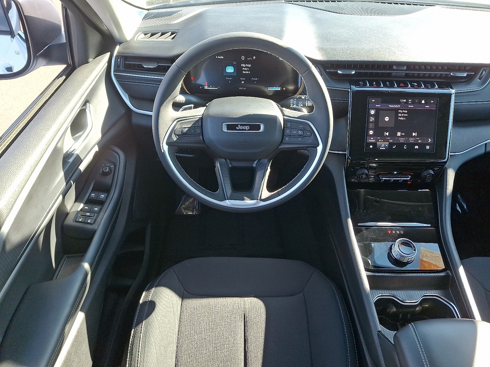 2024 Jeep Grand Cherokee Laredo - Photo 11