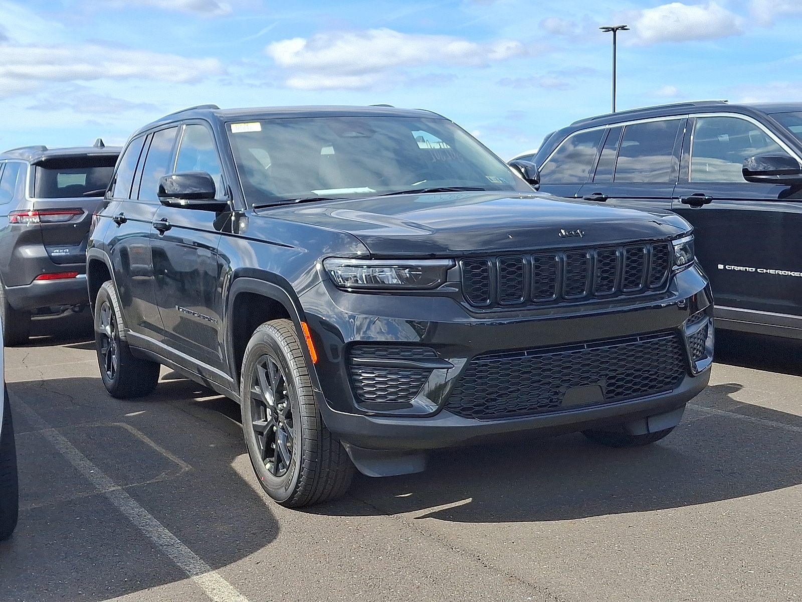 2025 Jeep Grand Cherokee Altitude's photo