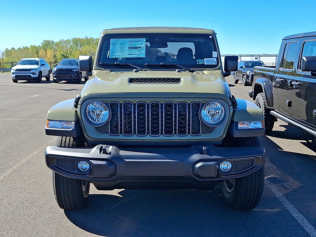 New 2025 Jeep Gladiator Sport S Pickup
