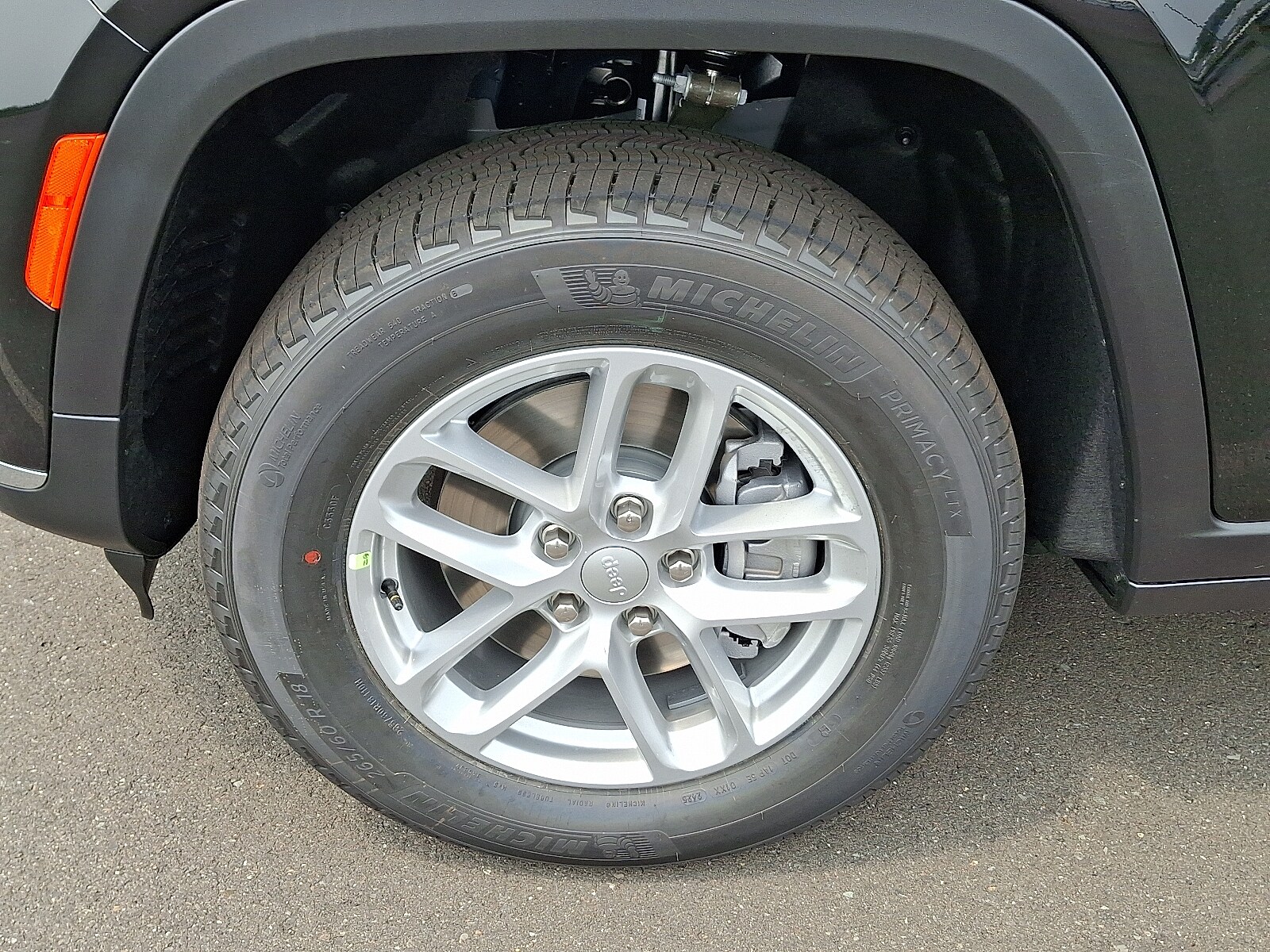 2025 Jeep Grand Cherokee Laredo photo 4