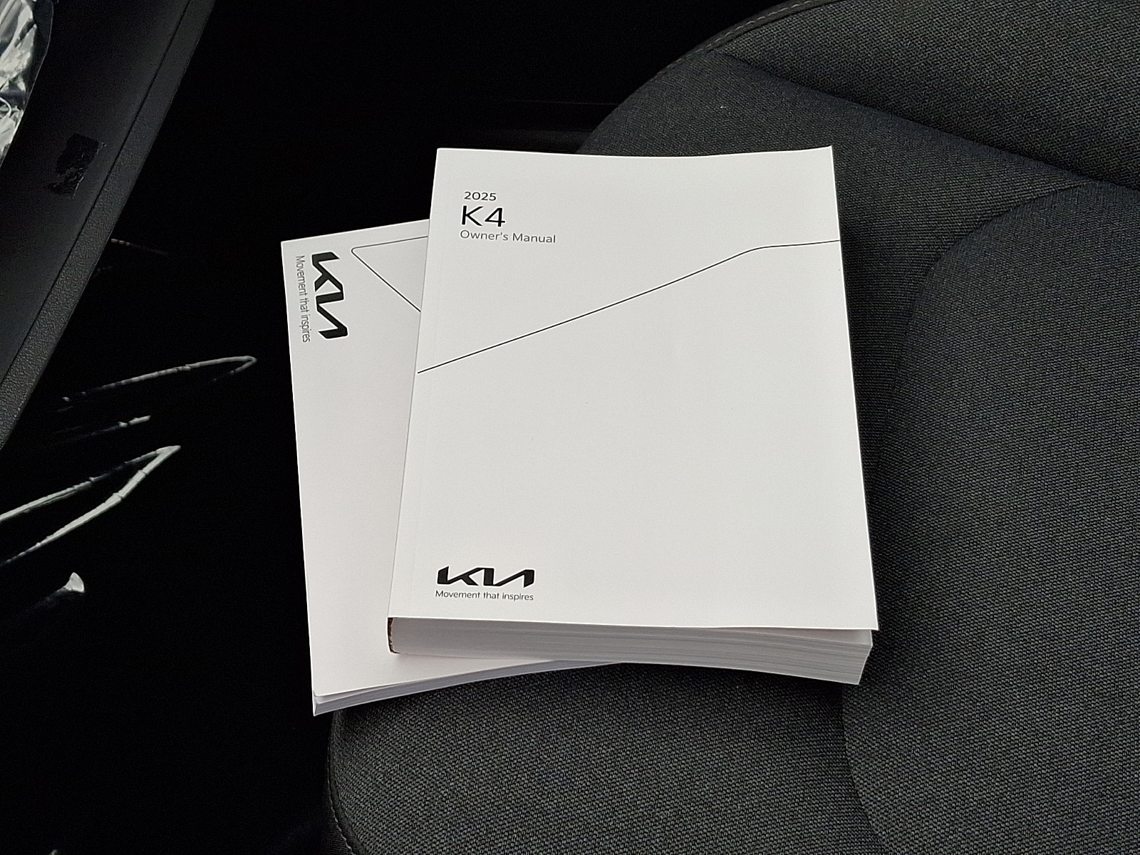 2025 Kia K4 LXS - Photo 25