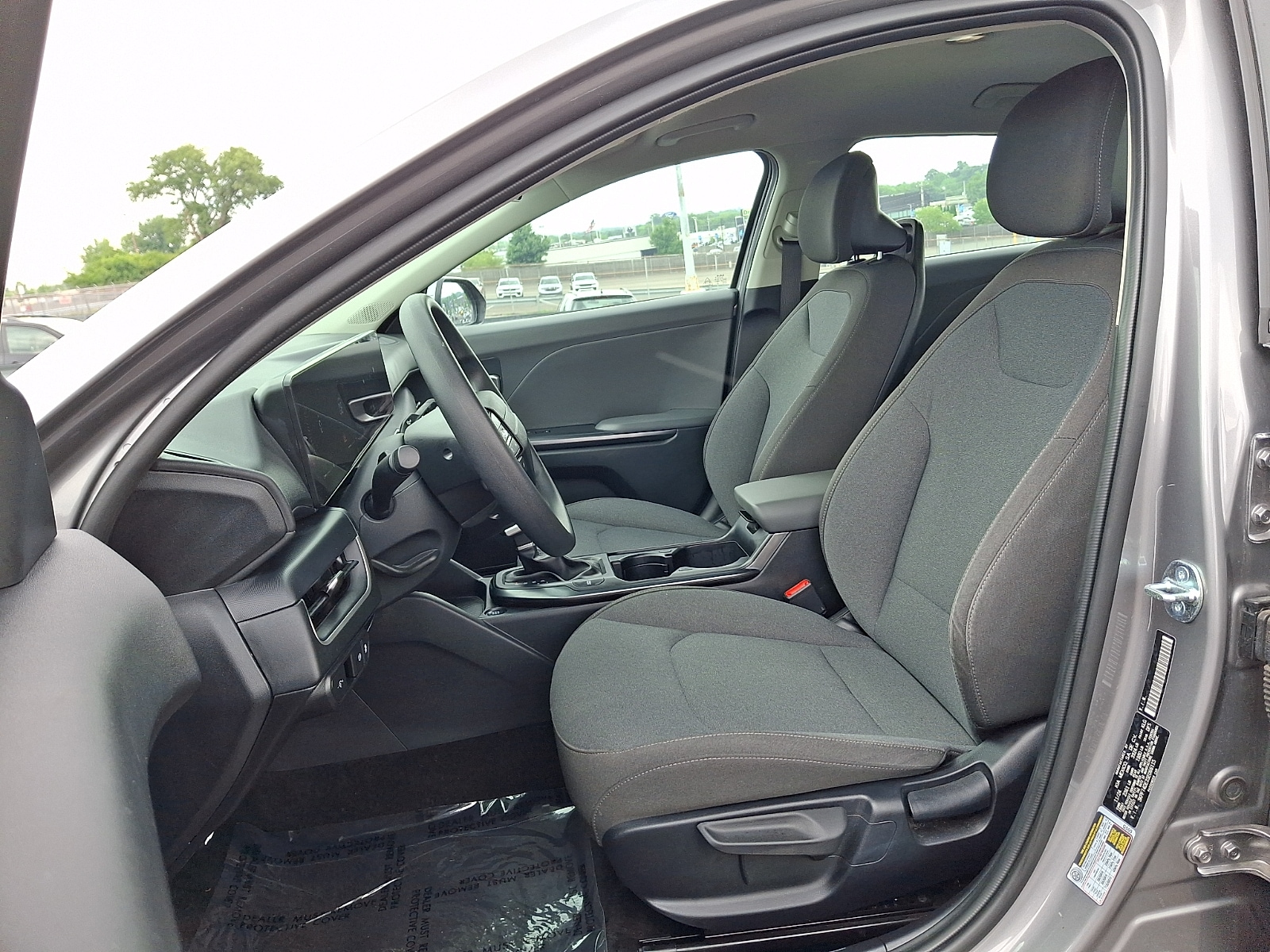 2025 Kia K4 LXS - Photo 13