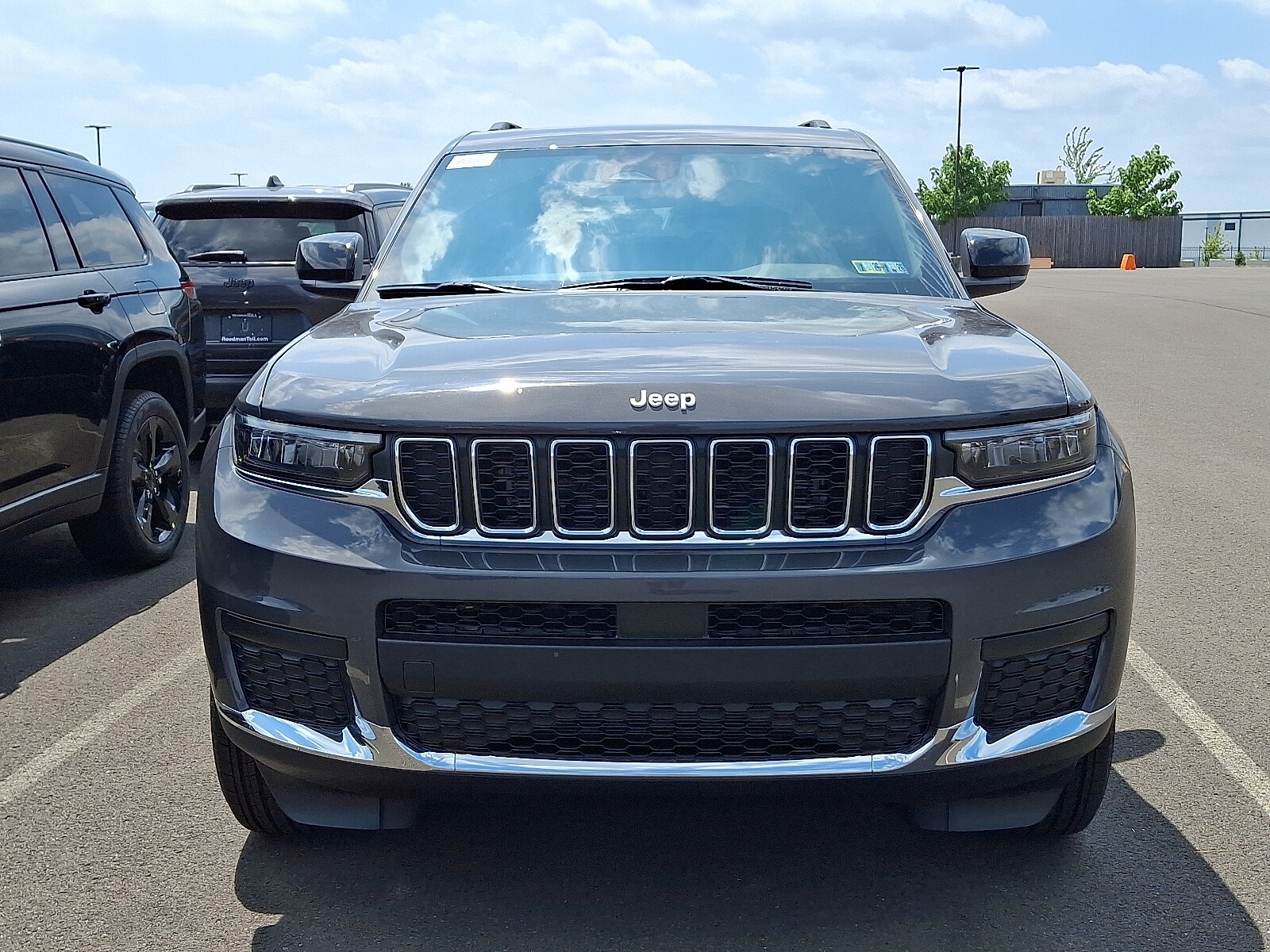 2025 Jeep Grand Cherokee Laredo X photo 2