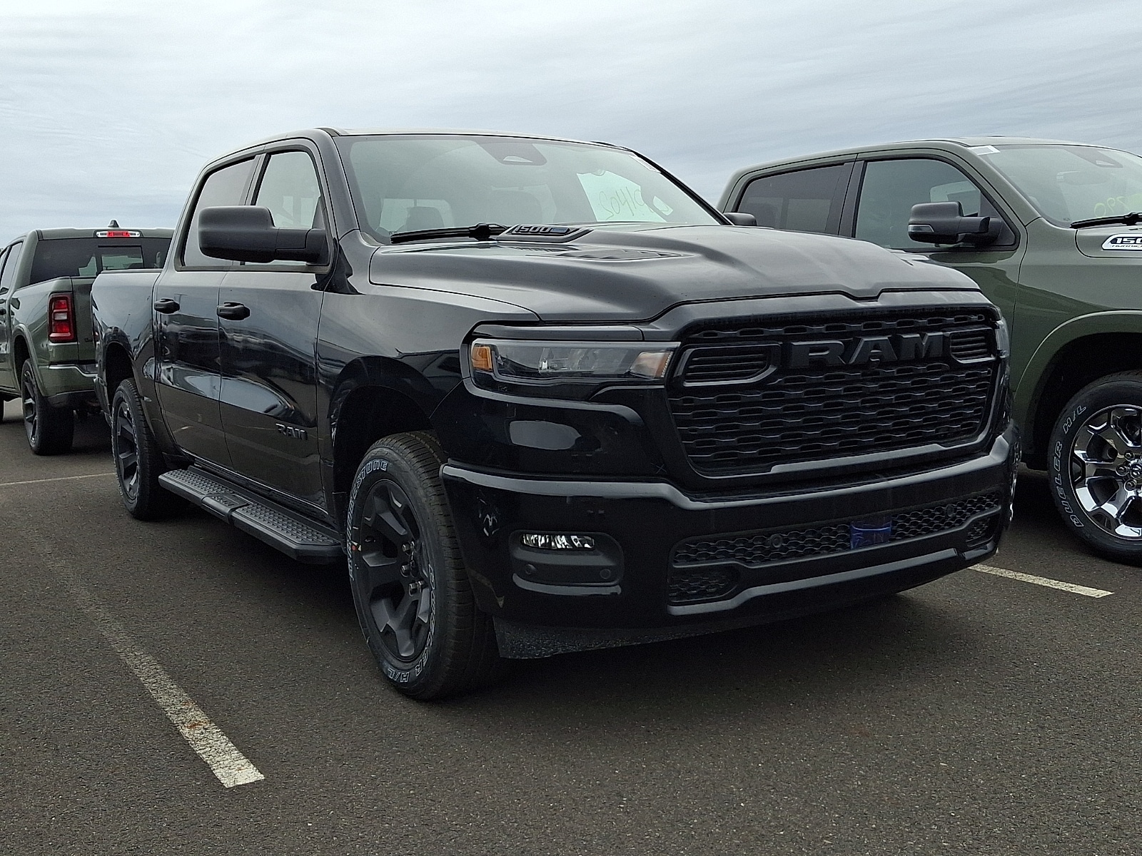 2026 RAM 1500 Express 4x4 Crew Cab 5'7's photo