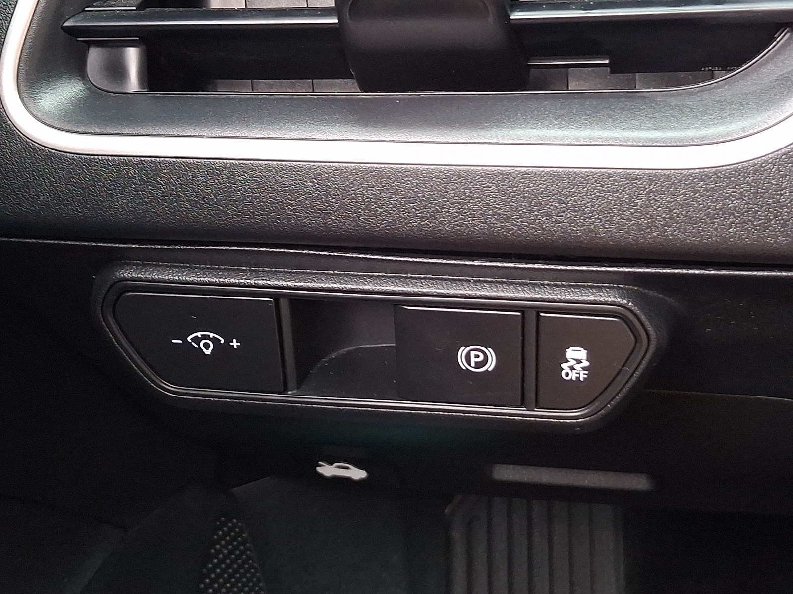 2025 Kia K4 LXS - Photo 22