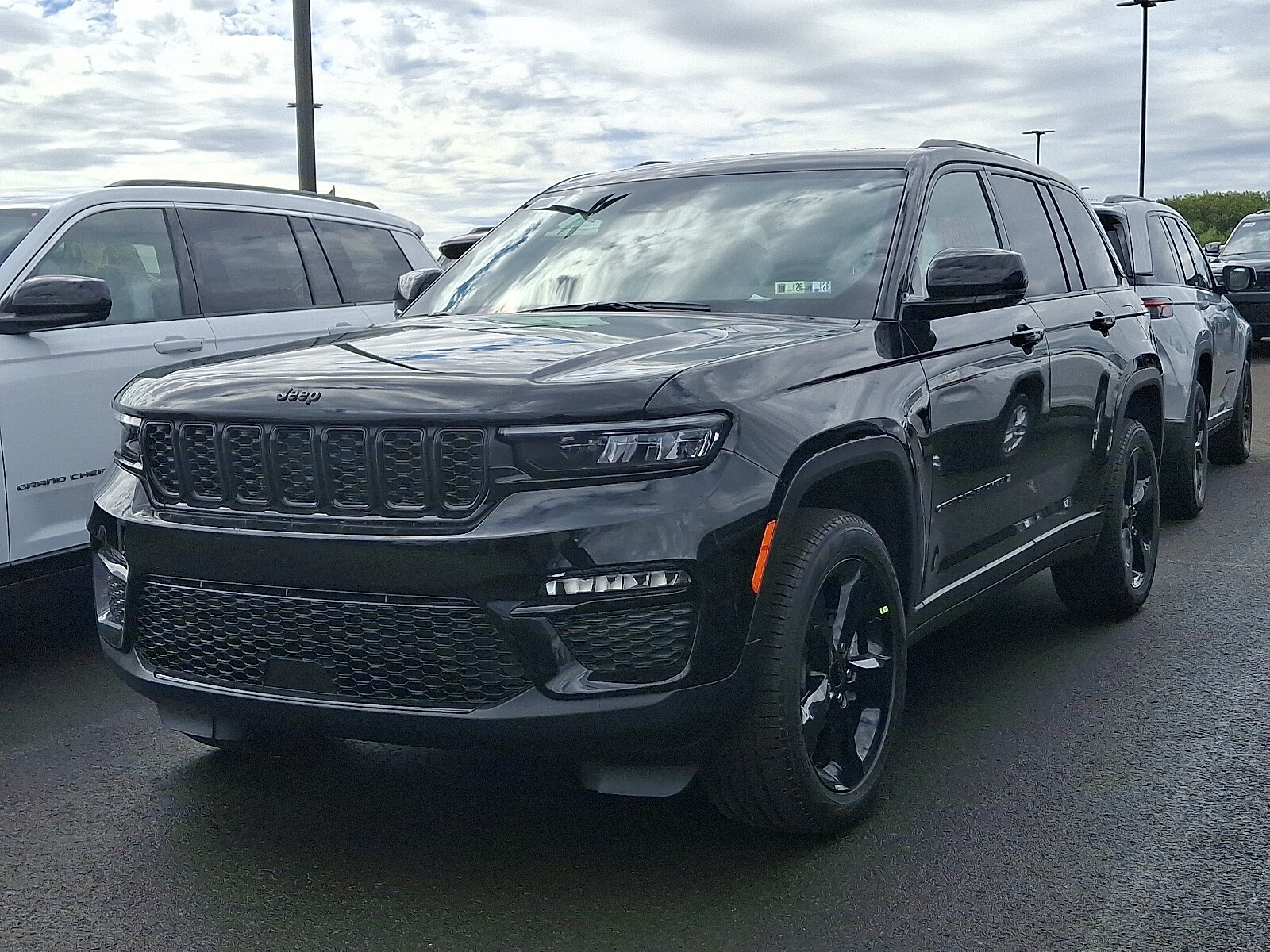 2025 Jeep Grand Cherokee Limited photo 3
