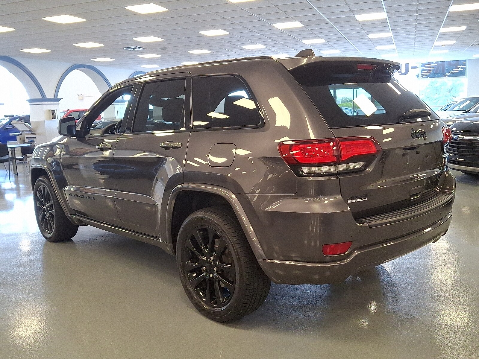 2019 Jeep Grand Cherokee Altitude photo 2