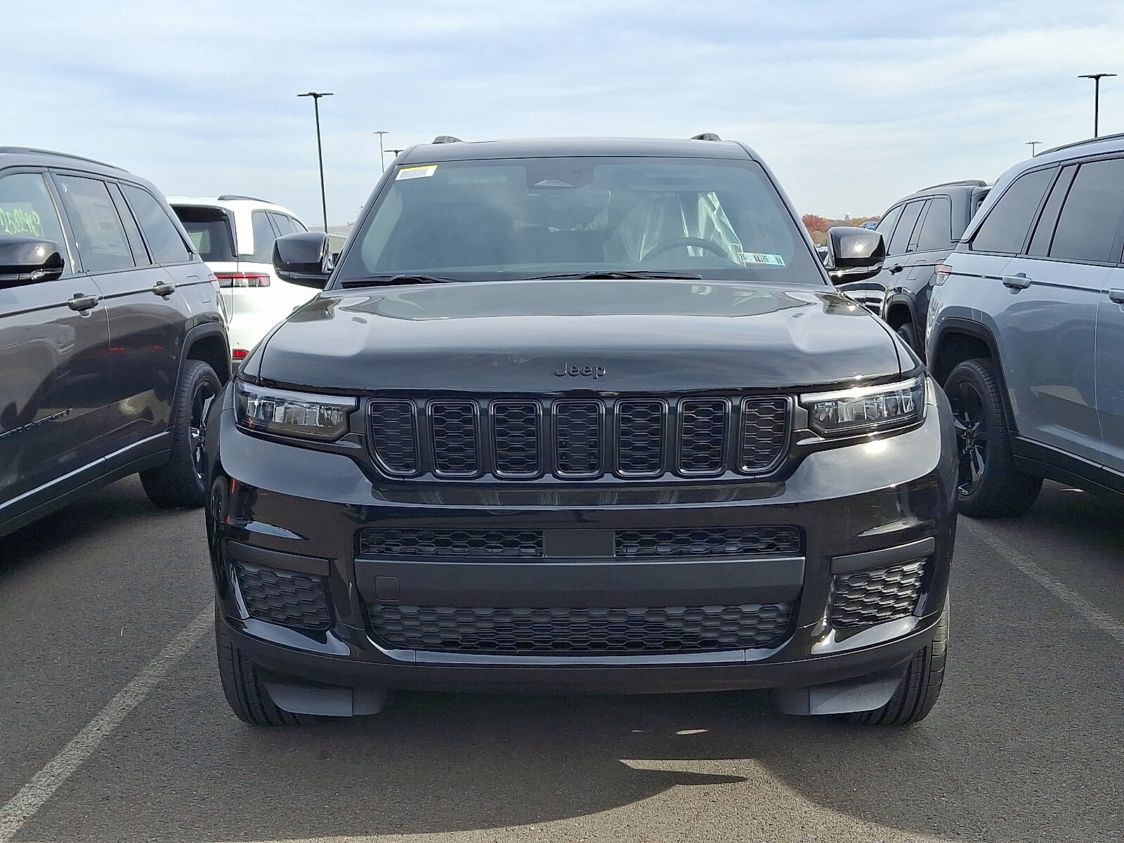 2025 Jeep Grand Cherokee Altitude photo 2