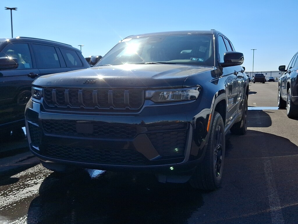 New 2026 Jeep Grand Cherokee Altitude 4x4 Sport Utility