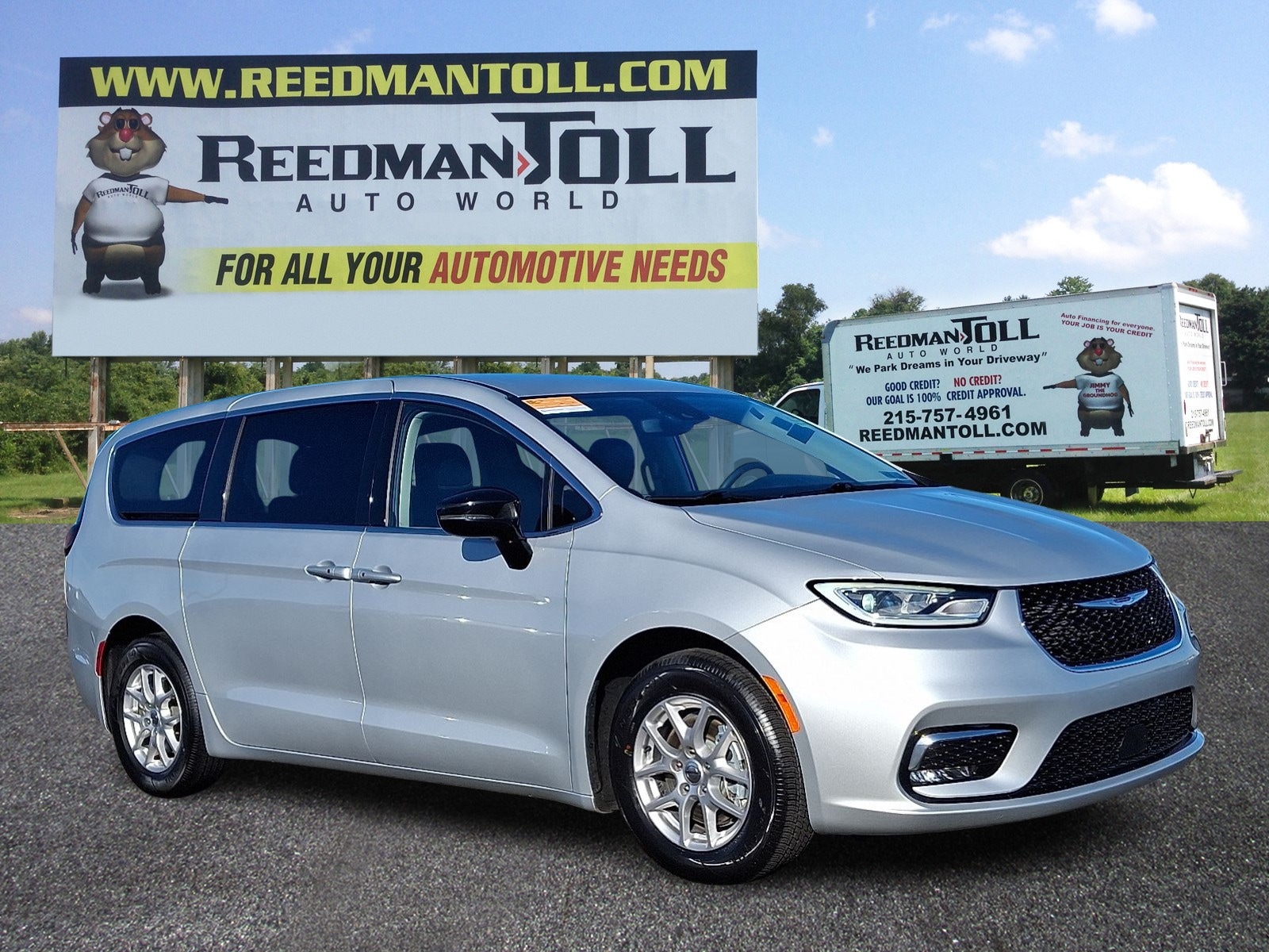 2024 Chrysler Pacifica Touring L's photo