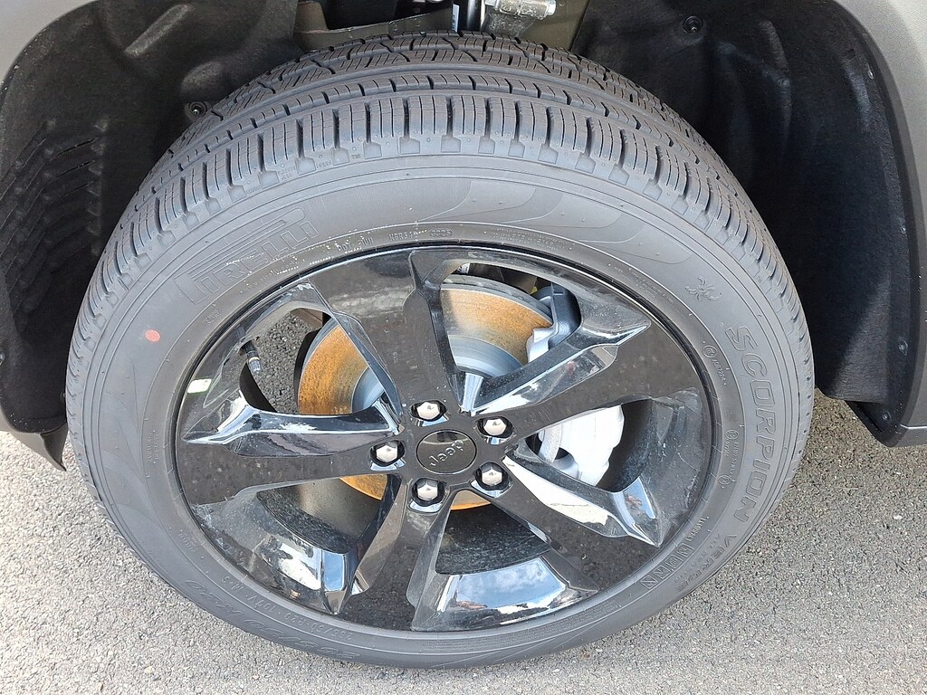 New 2025 Jeep Grand Cherokee Limited 4x4 Sport Utility