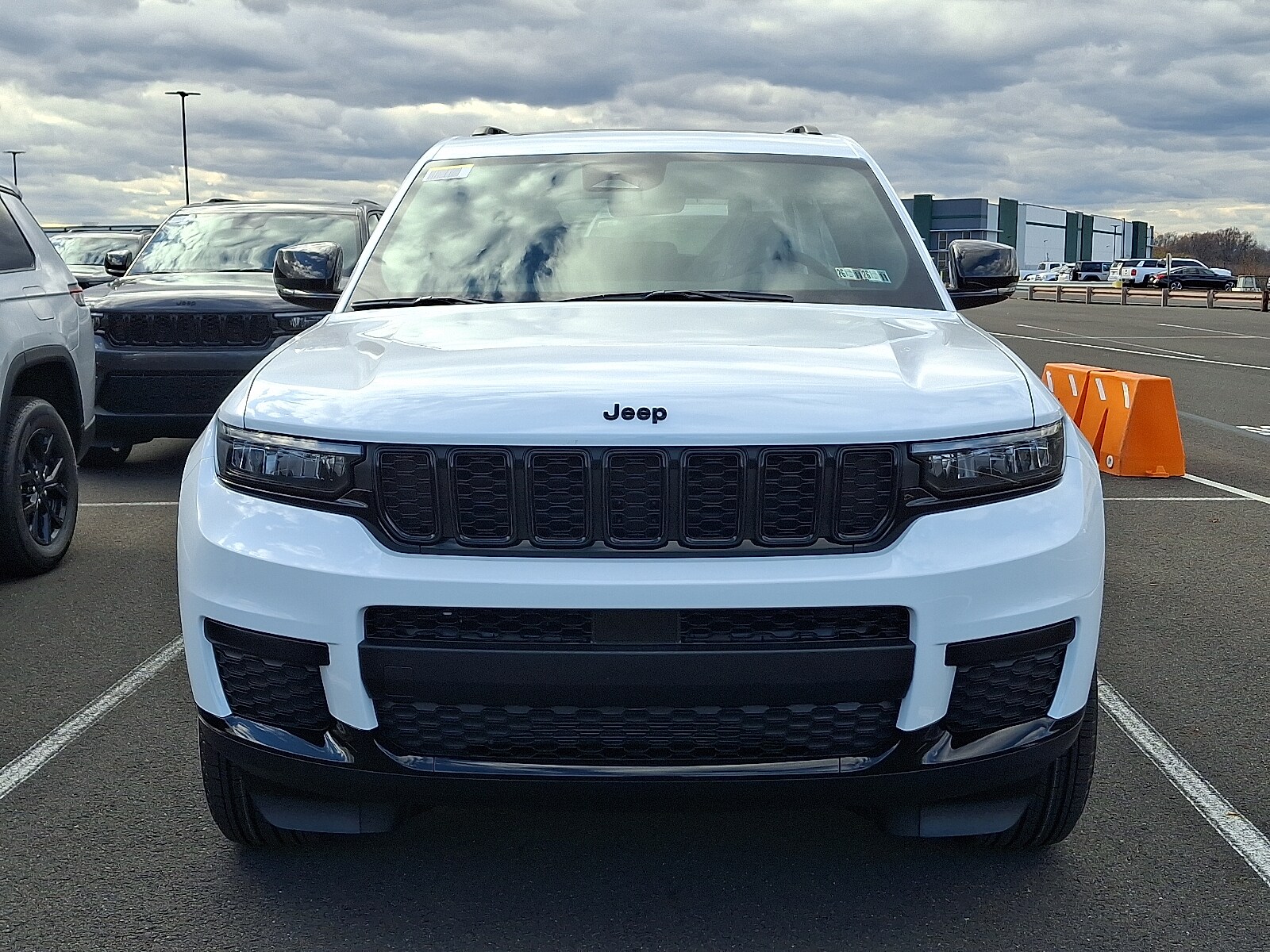2025 Jeep Grand Cherokee Altitude photo 2