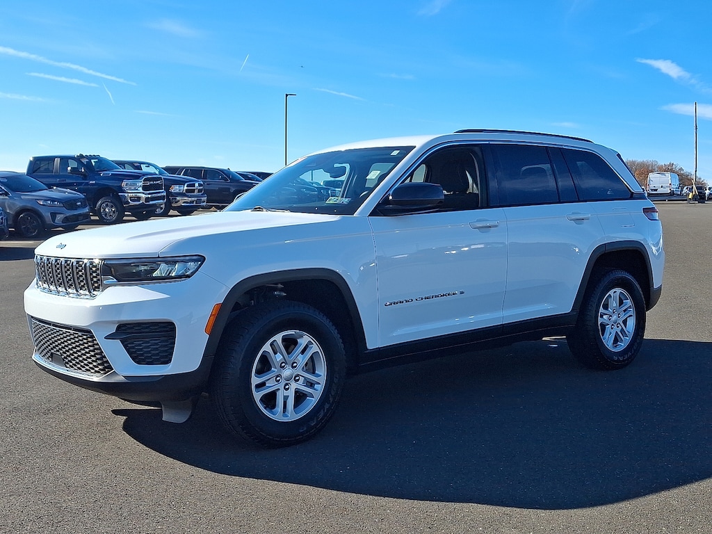 Certified 2024 Jeep Grand Cherokee Laredo 4x4 Sport Utility