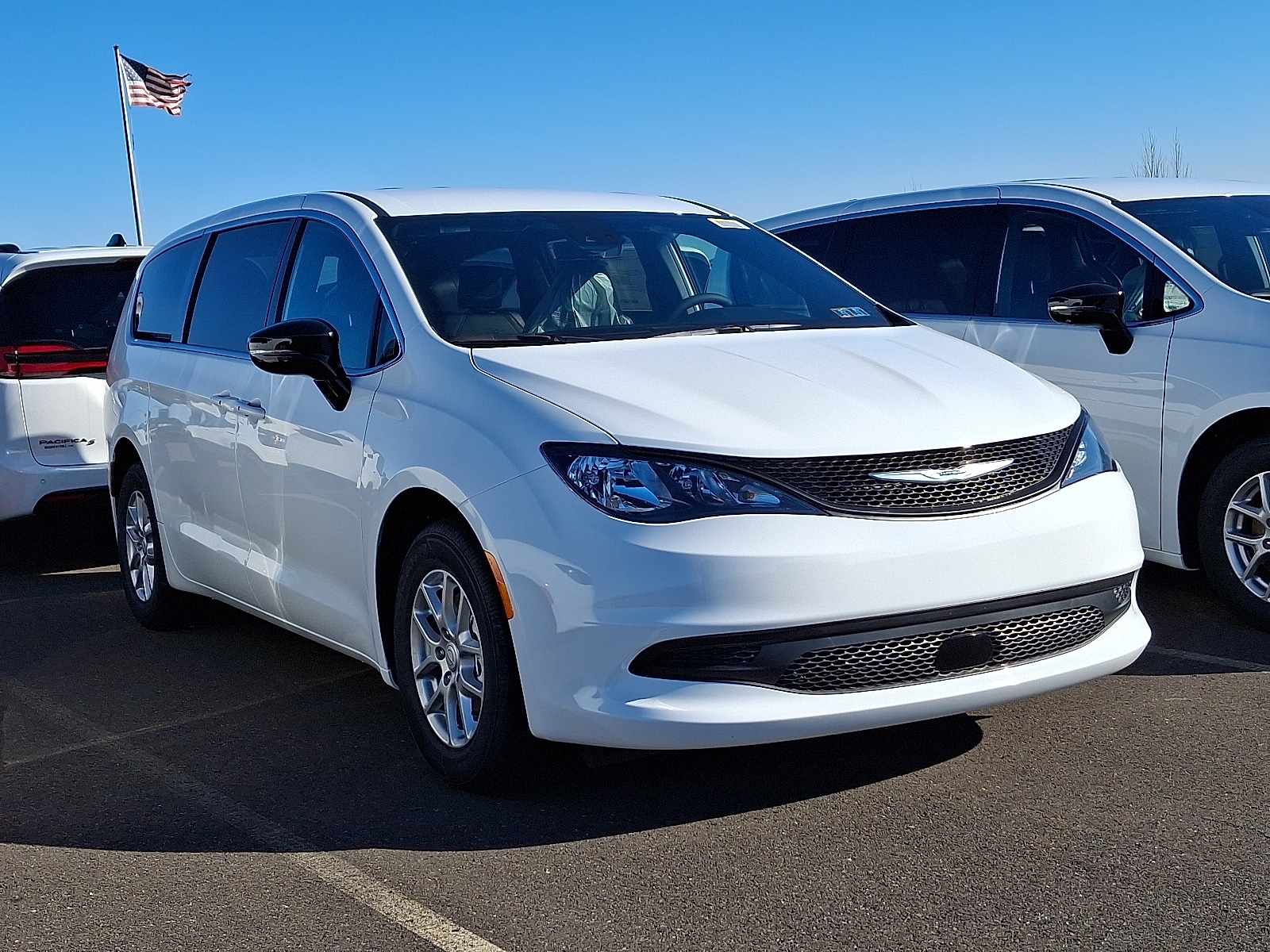 2026 Chrysler Voyager LX's photo