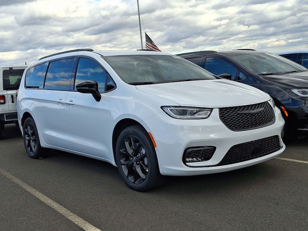 New 2026 Chrysler Pacifica Select AWD Passenger Van