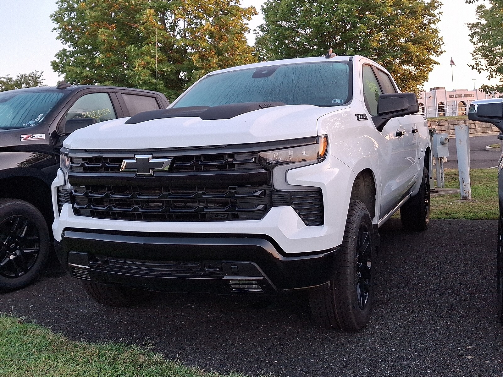2025 Chevrolet Silverado 1500 LT Trail Boss photo 3