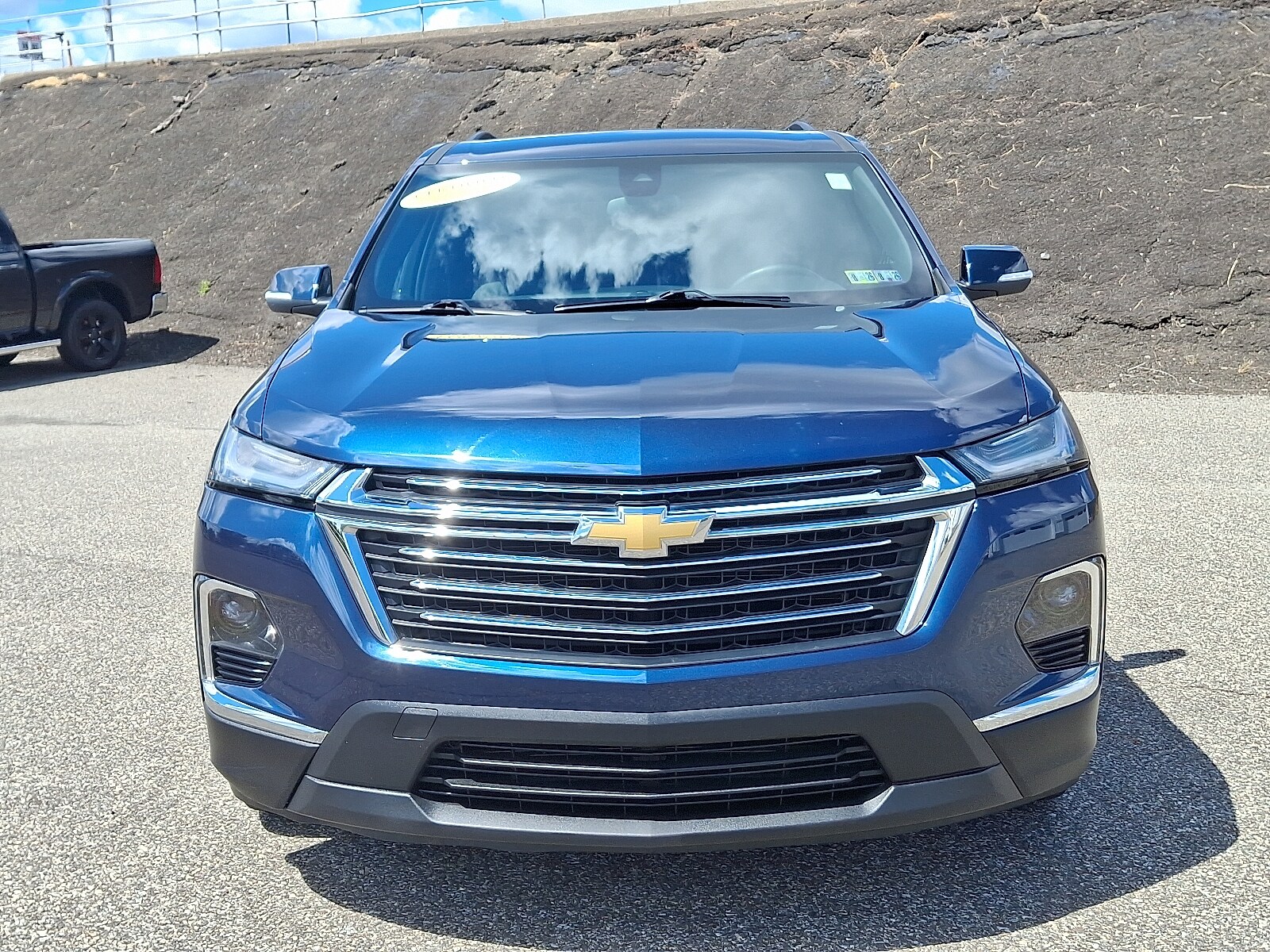 2023 Chevrolet Traverse Cloth photo 2