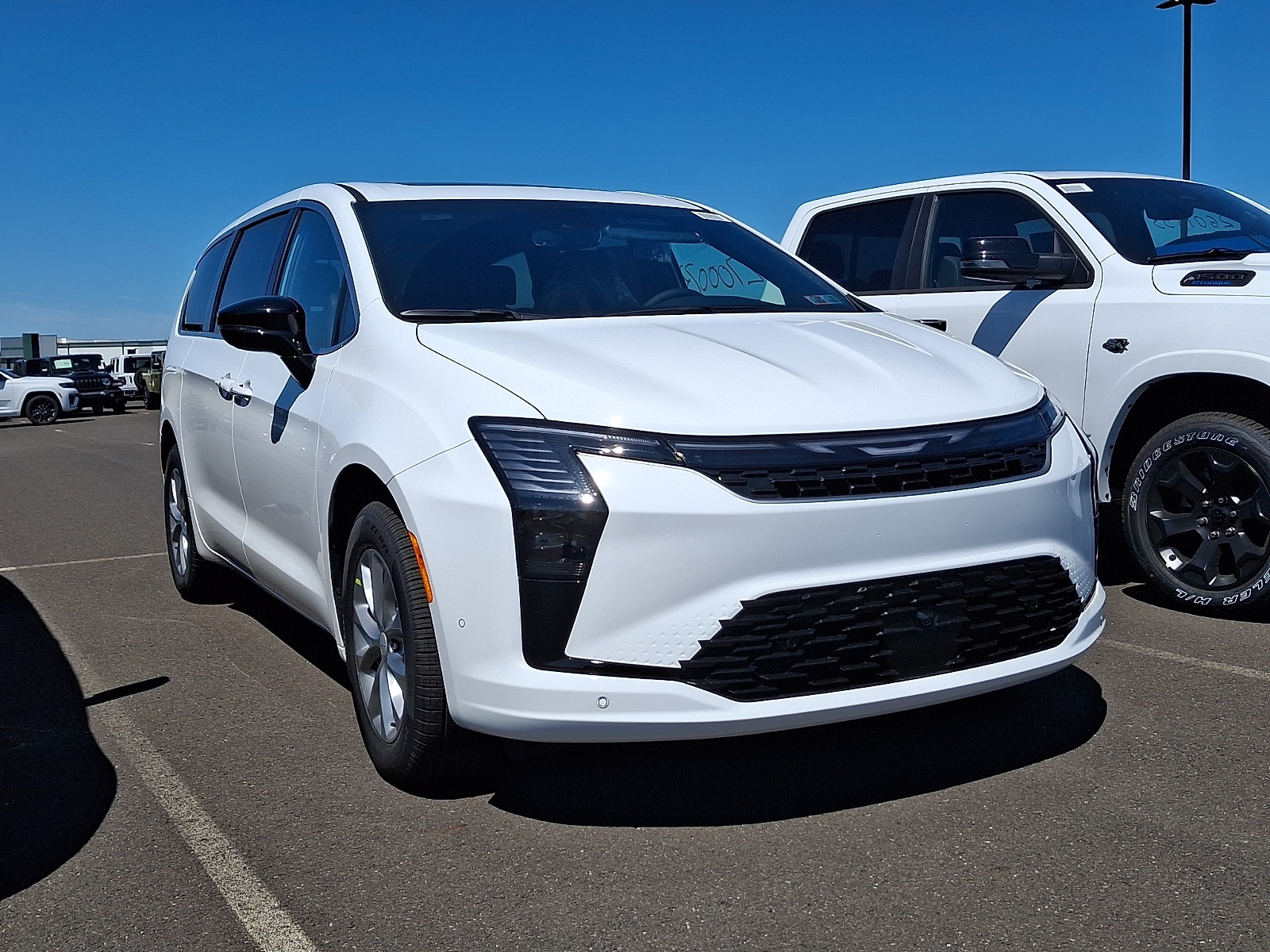 2027 Chrysler Pacifica Select AWD's photo