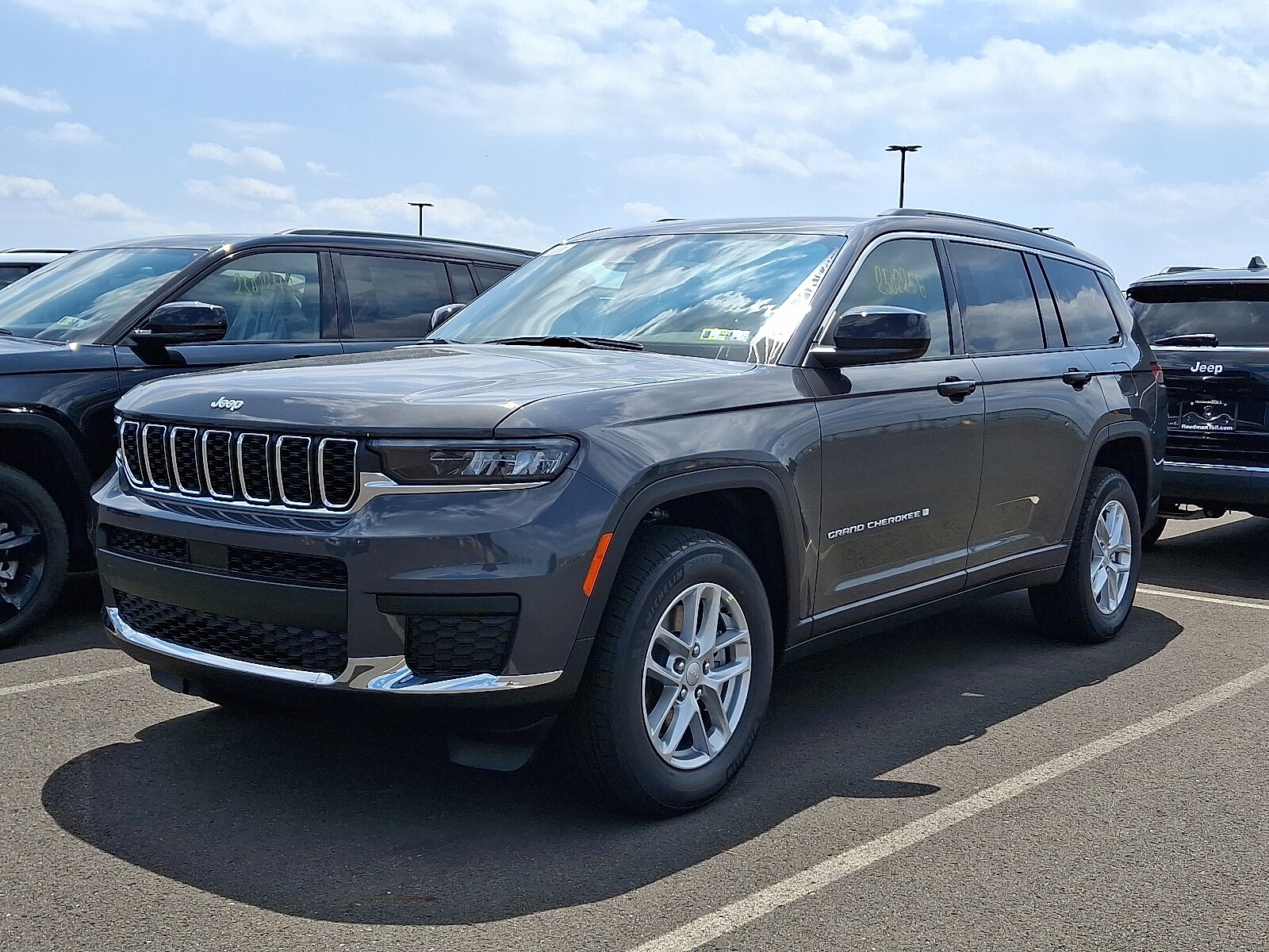 2025 Jeep Grand Cherokee Laredo X photo 3
