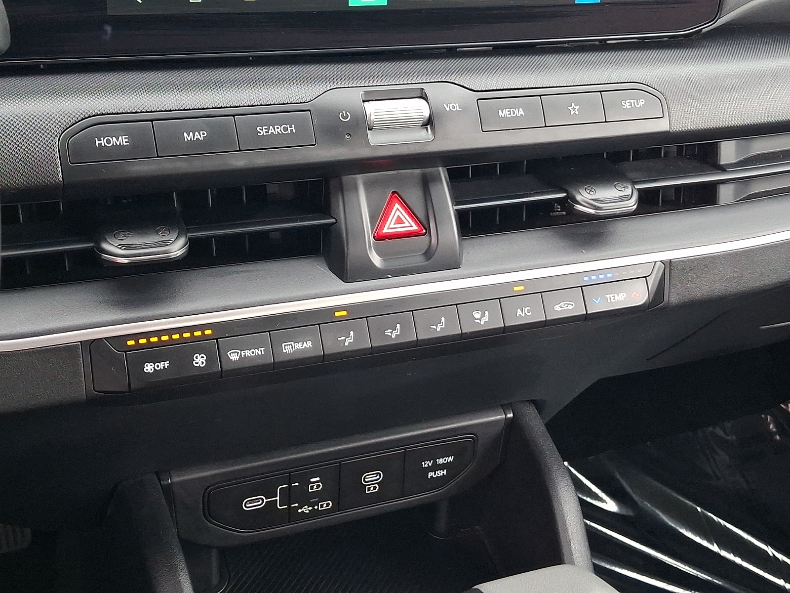 2025 Kia K4 LXS - Photo 15