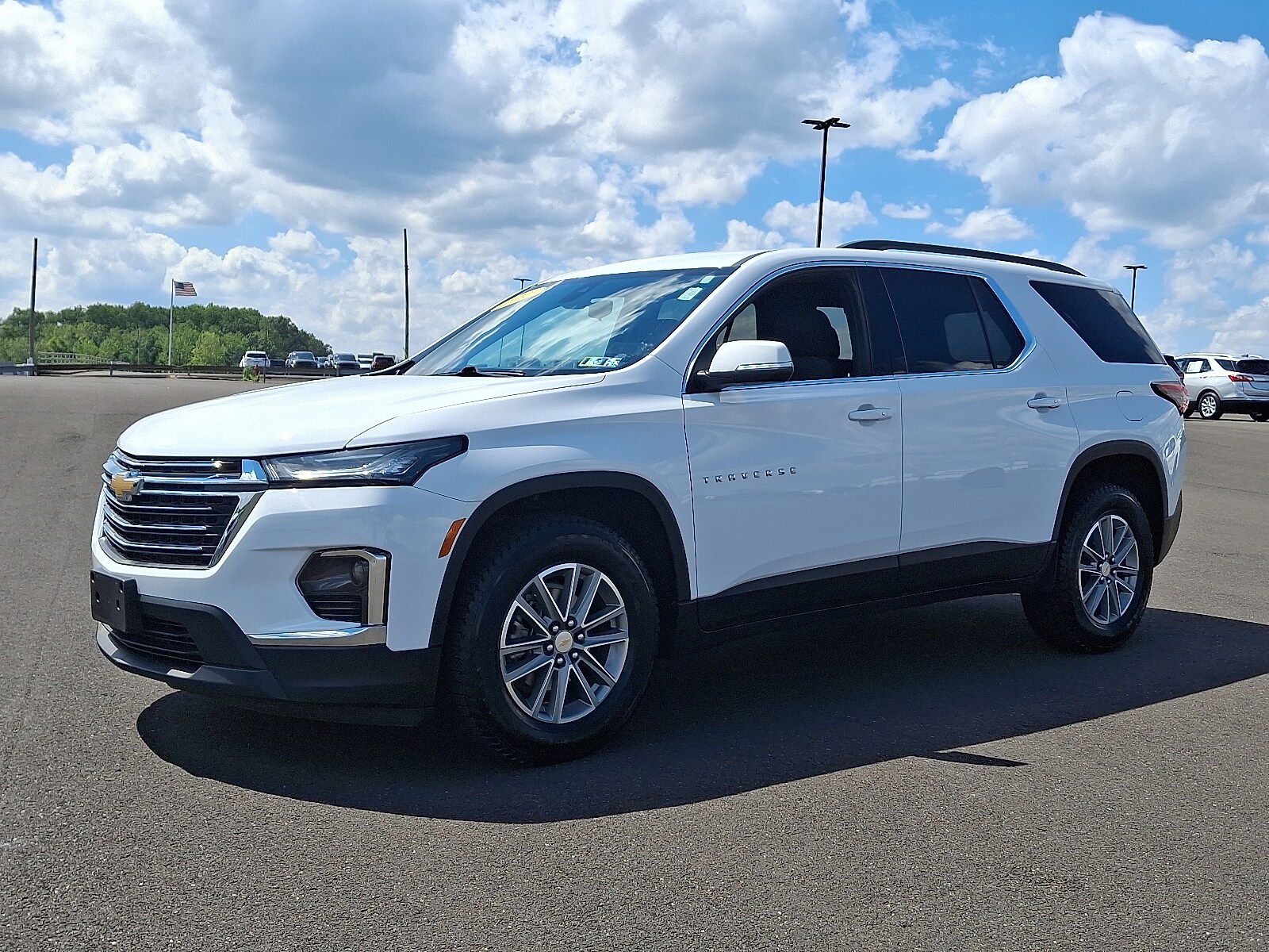 2023 Chevrolet Traverse Cloth photo 2