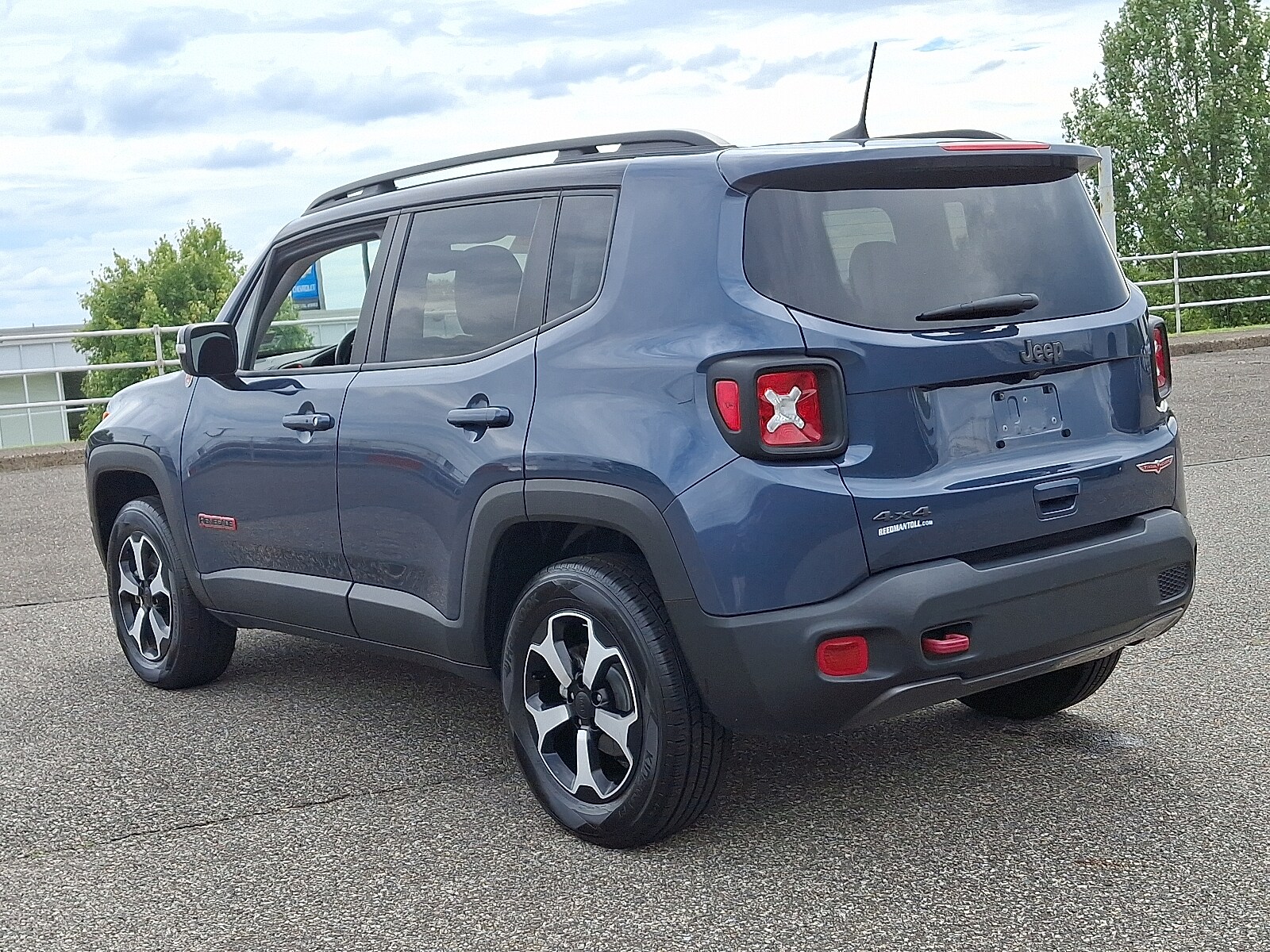 2022 Jeep Renegade Trailhawk photo 2