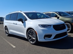 2026 Chrysler Pacifica Select Passenger Van