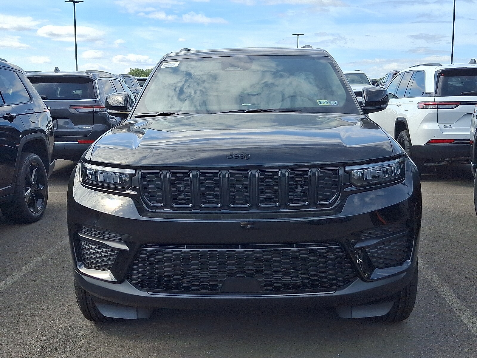 2025 Jeep Grand Cherokee Altitude photo 2