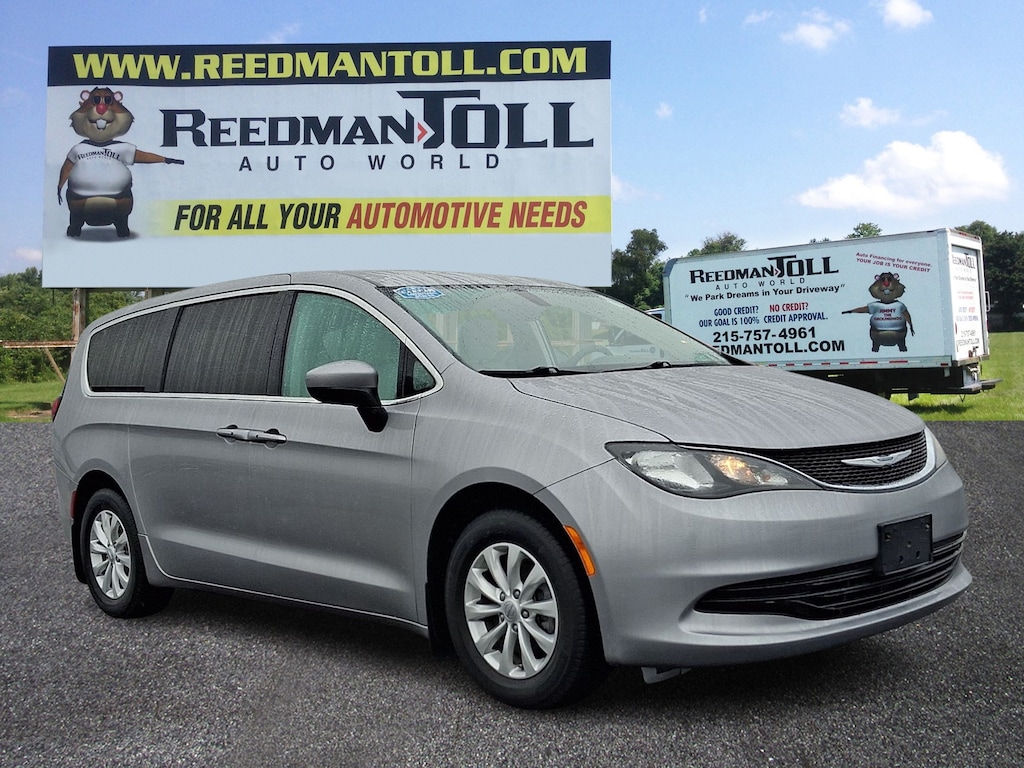 Used 2017 Chrysler Pacifica Touring Mini-van, Passenger