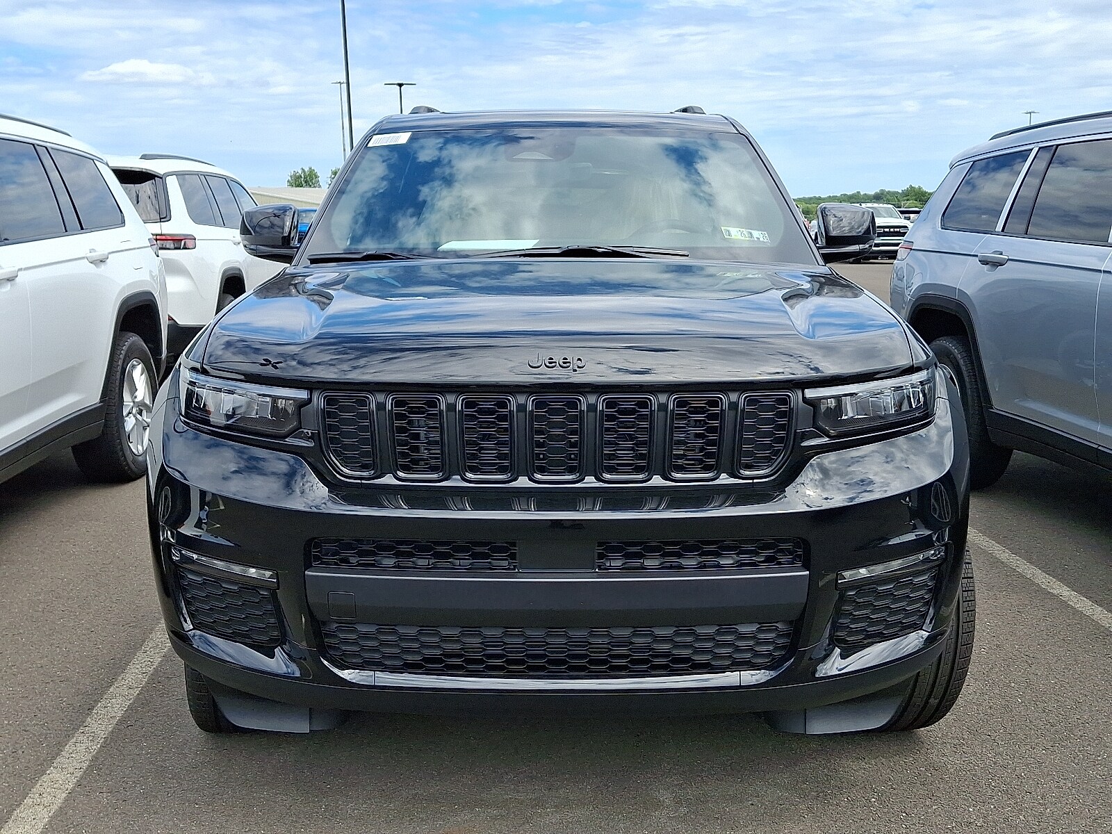 2025 Jeep Grand Cherokee Limited photo 2