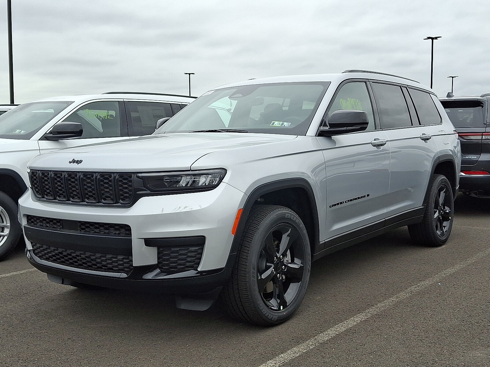 2025 Jeep Grand Cherokee Altitude photo 3