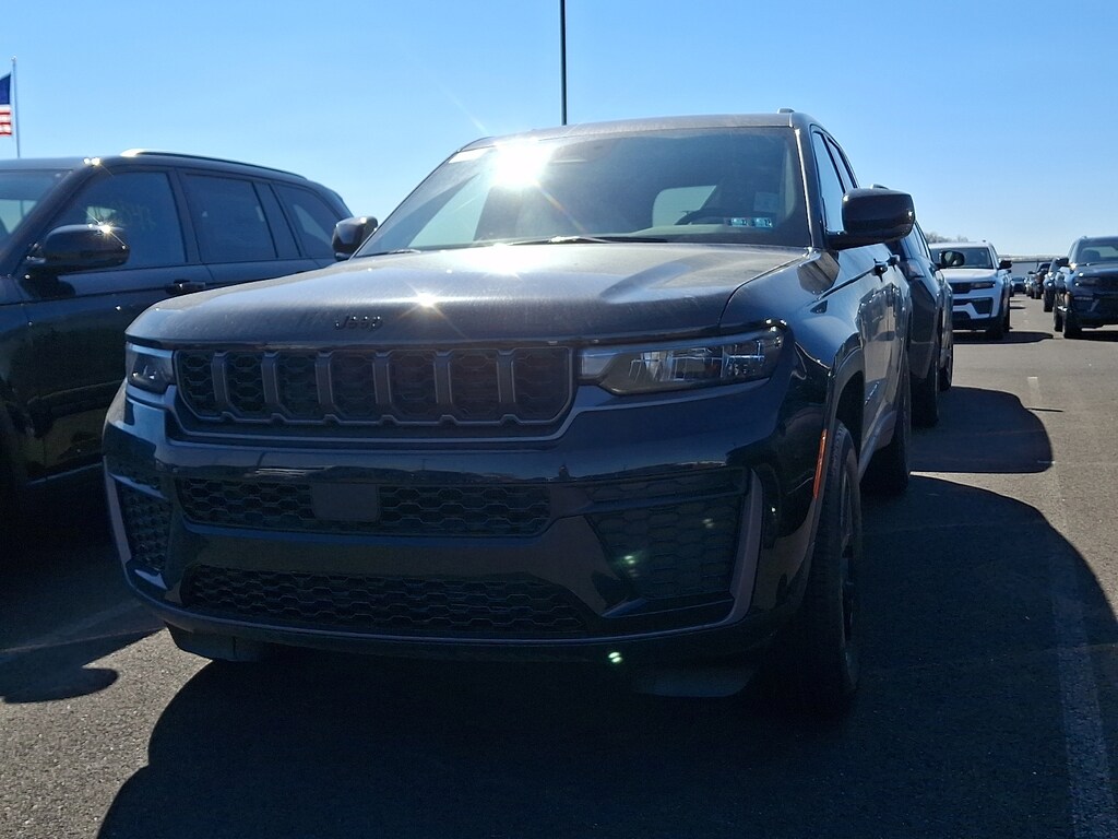 New 2026 Jeep Grand Cherokee Altitude 4x4 Sport Utility