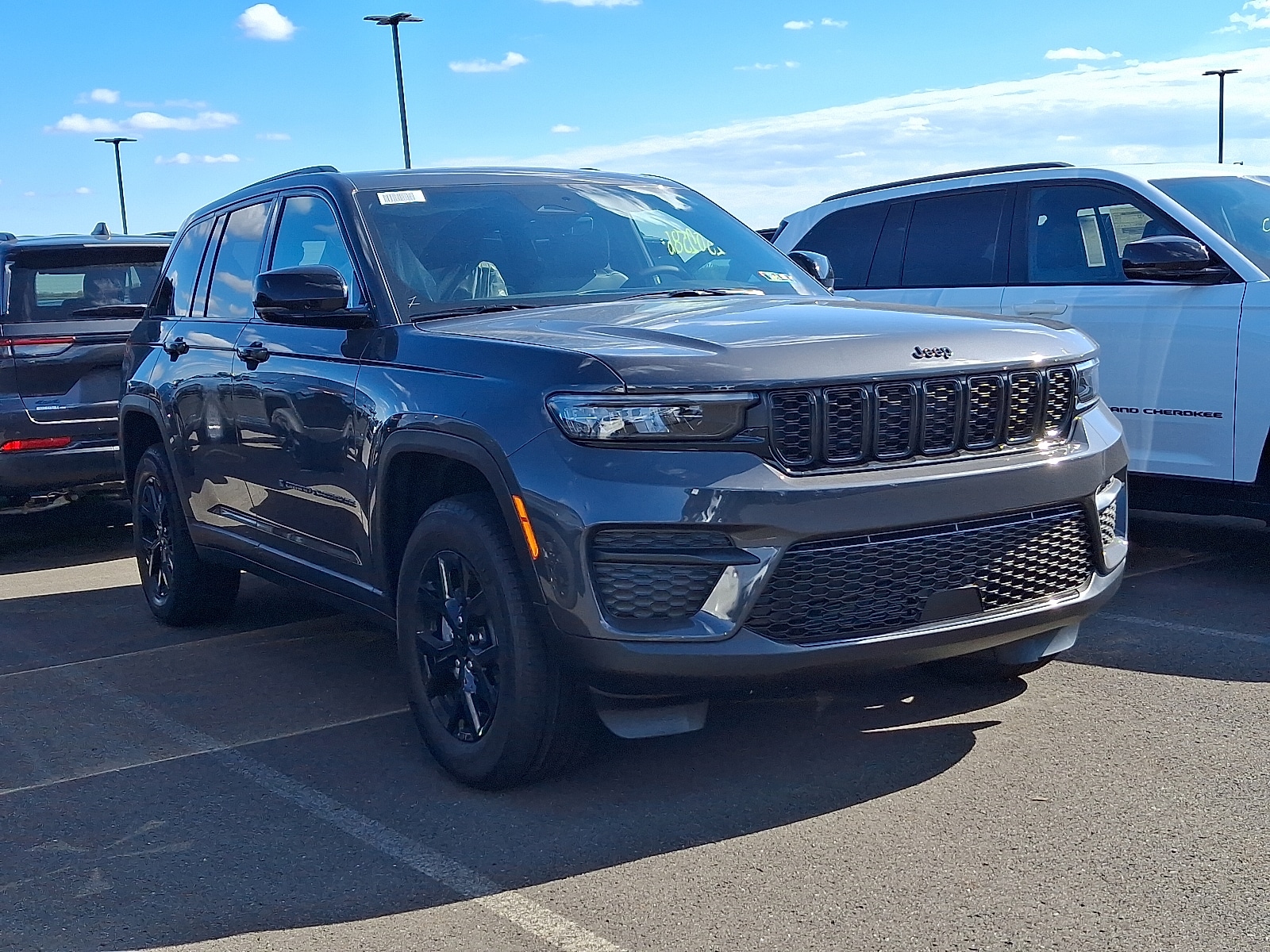 2025 Jeep Grand Cherokee Altitude's photo