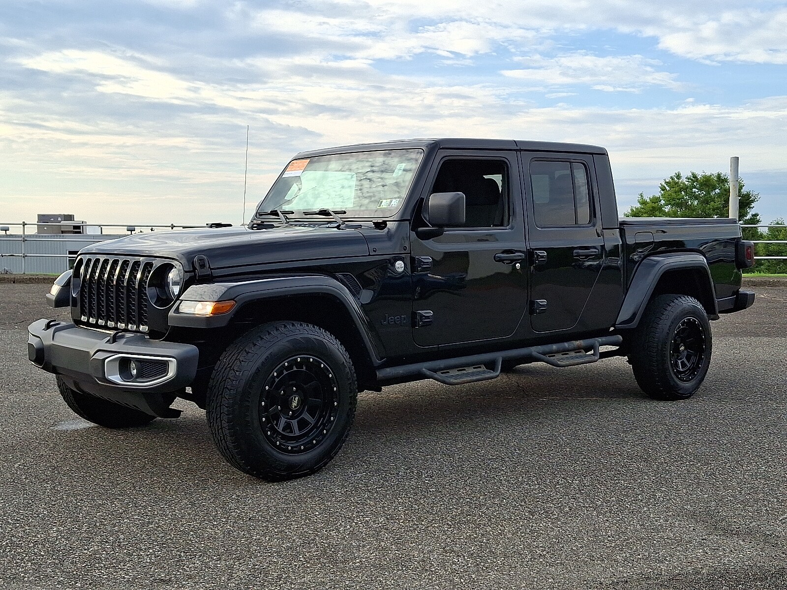 2021 Jeep Gladiator Sport S photo 3