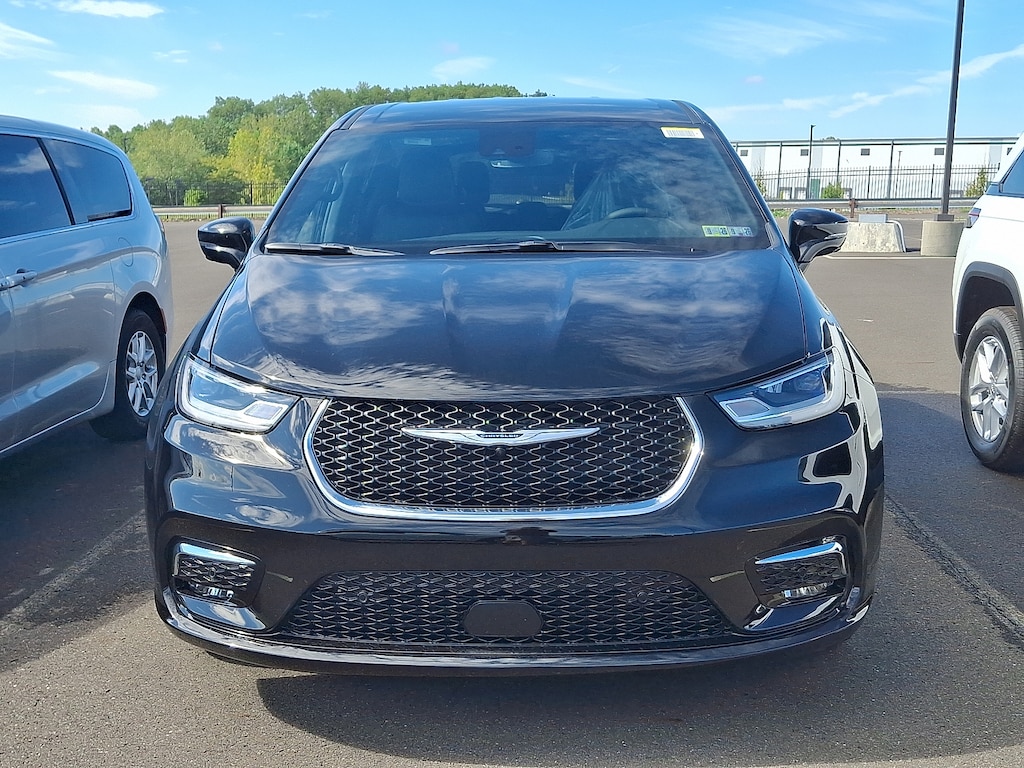 New 2026 Chrysler Pacifica Select Passenger Van