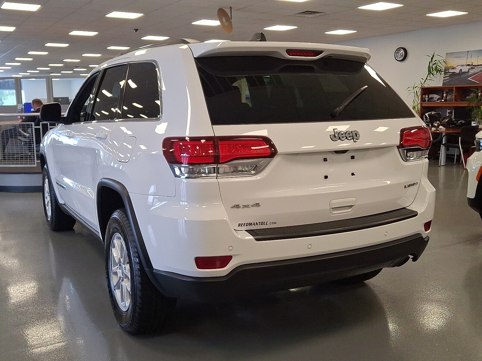 2020 Jeep Grand Cherokee Laredo E photo 3
