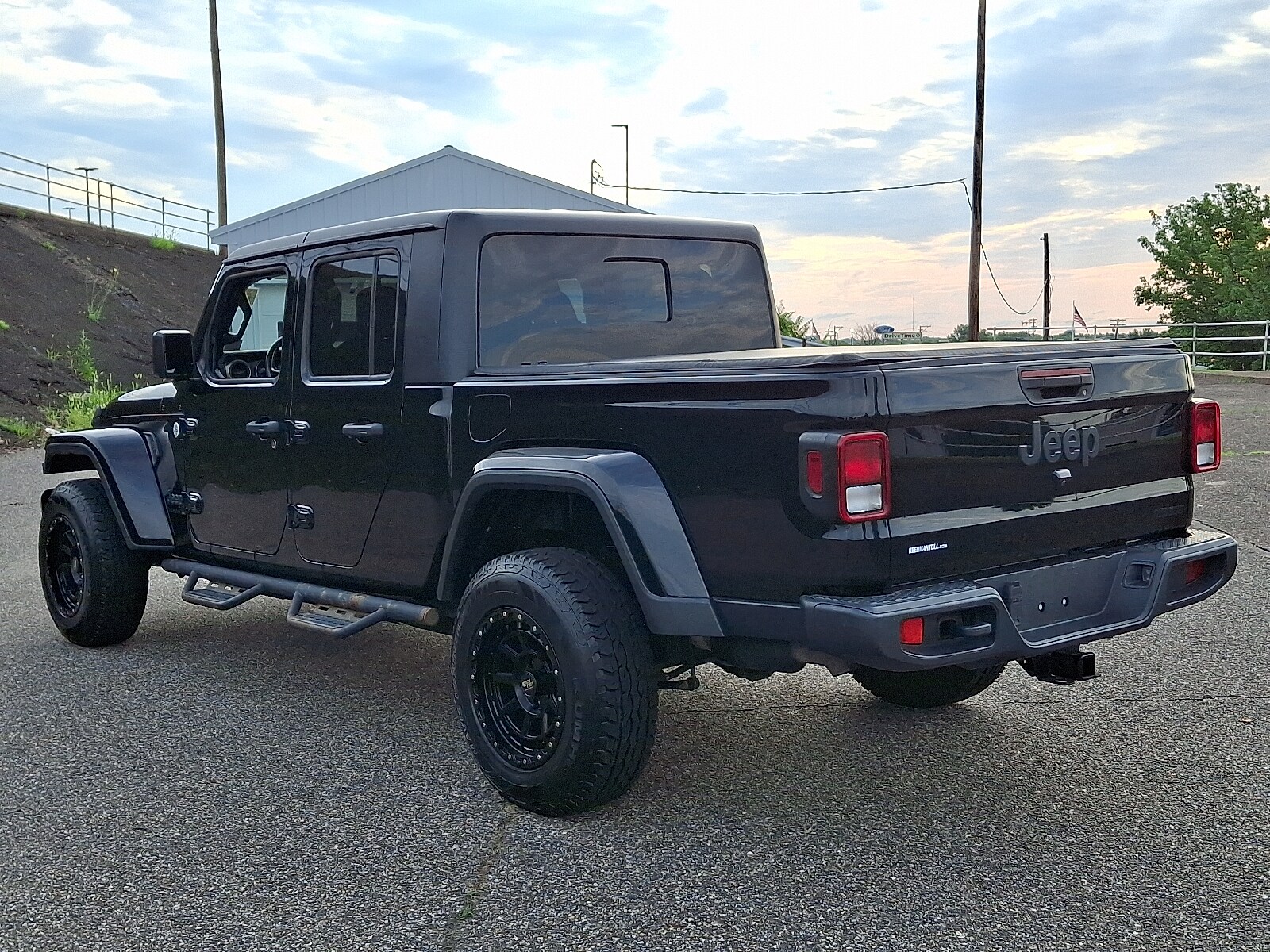 2021 Jeep Gladiator Sport S photo 4