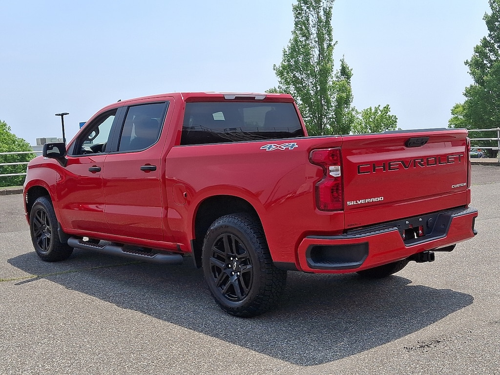 Used 2025 Chevrolet Silverado 1500 4WD Crew Cab Short Bed Custom Crew Cab Pickup