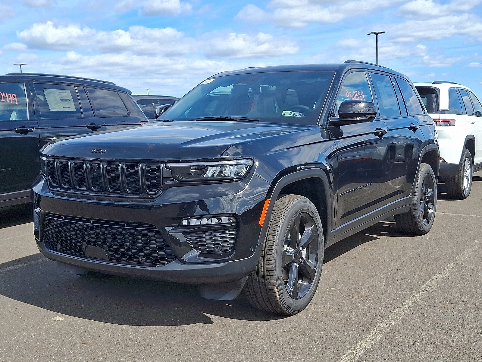2025 Jeep Grand Cherokee Limited photo 3