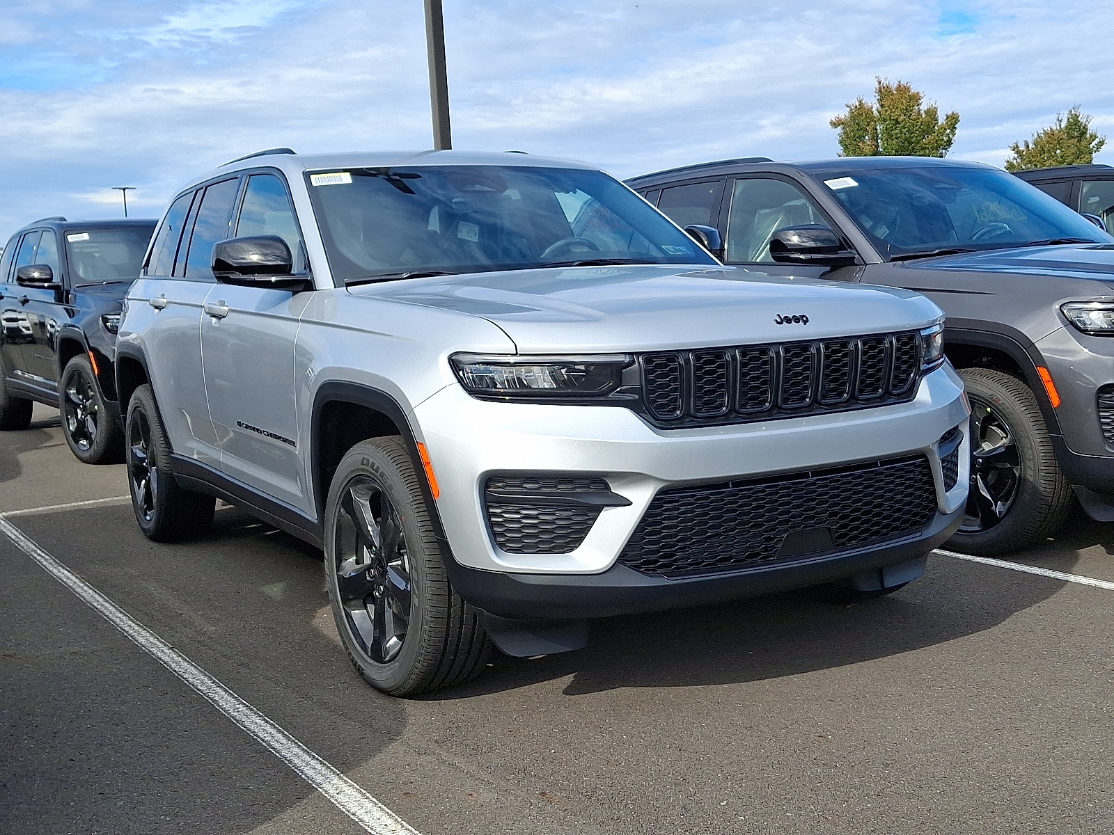 2025 Jeep Grand Cherokee Altitude's photo