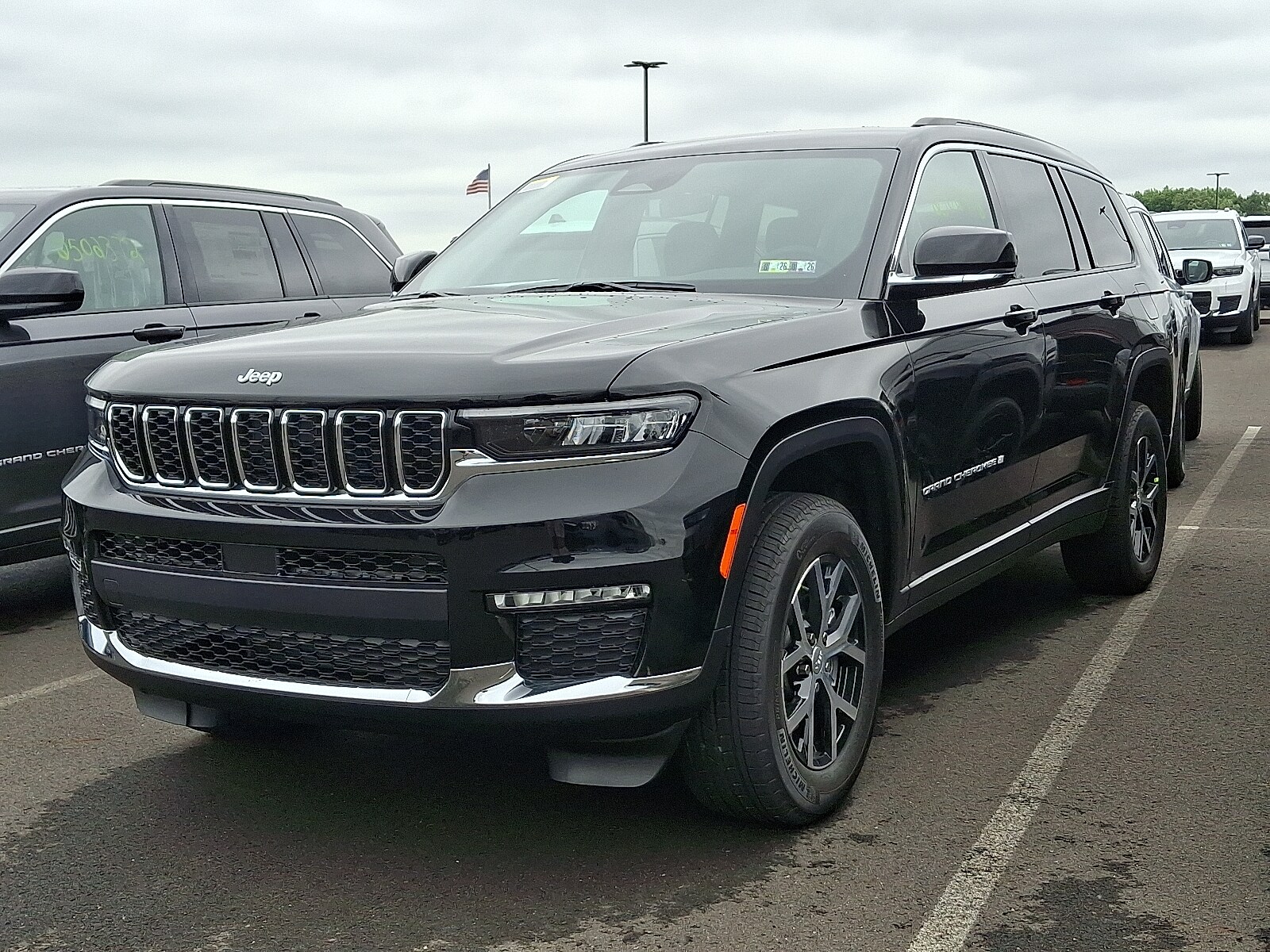 2025 Jeep Grand Cherokee Limited photo 3