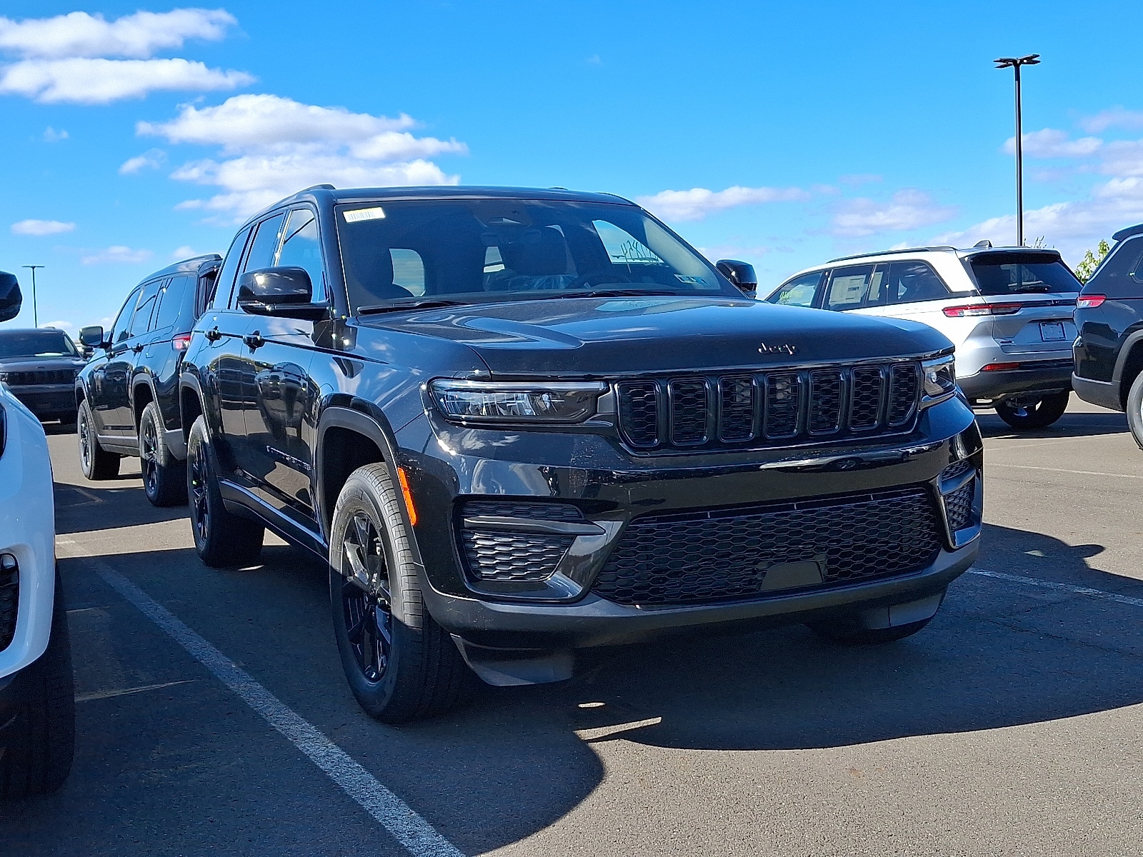 2025 Jeep Grand Cherokee Altitude's photo