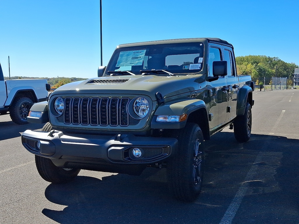 New 2025 Jeep Gladiator Sport S Pickup