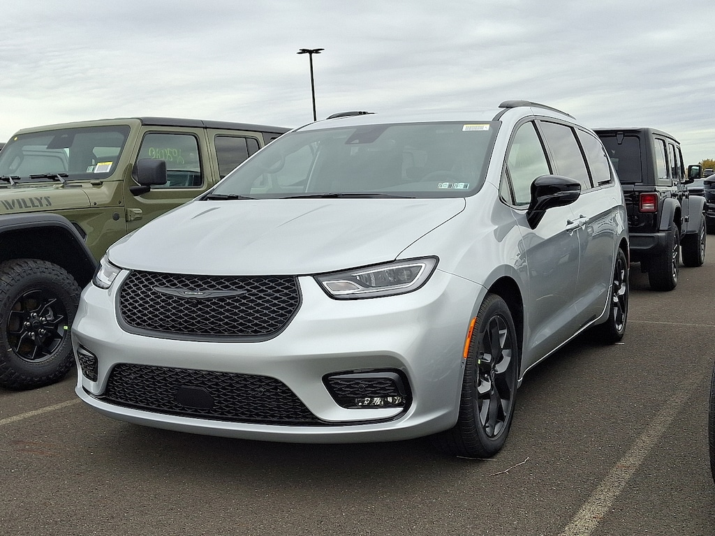 New 2026 Chrysler Pacifica Select Passenger Van