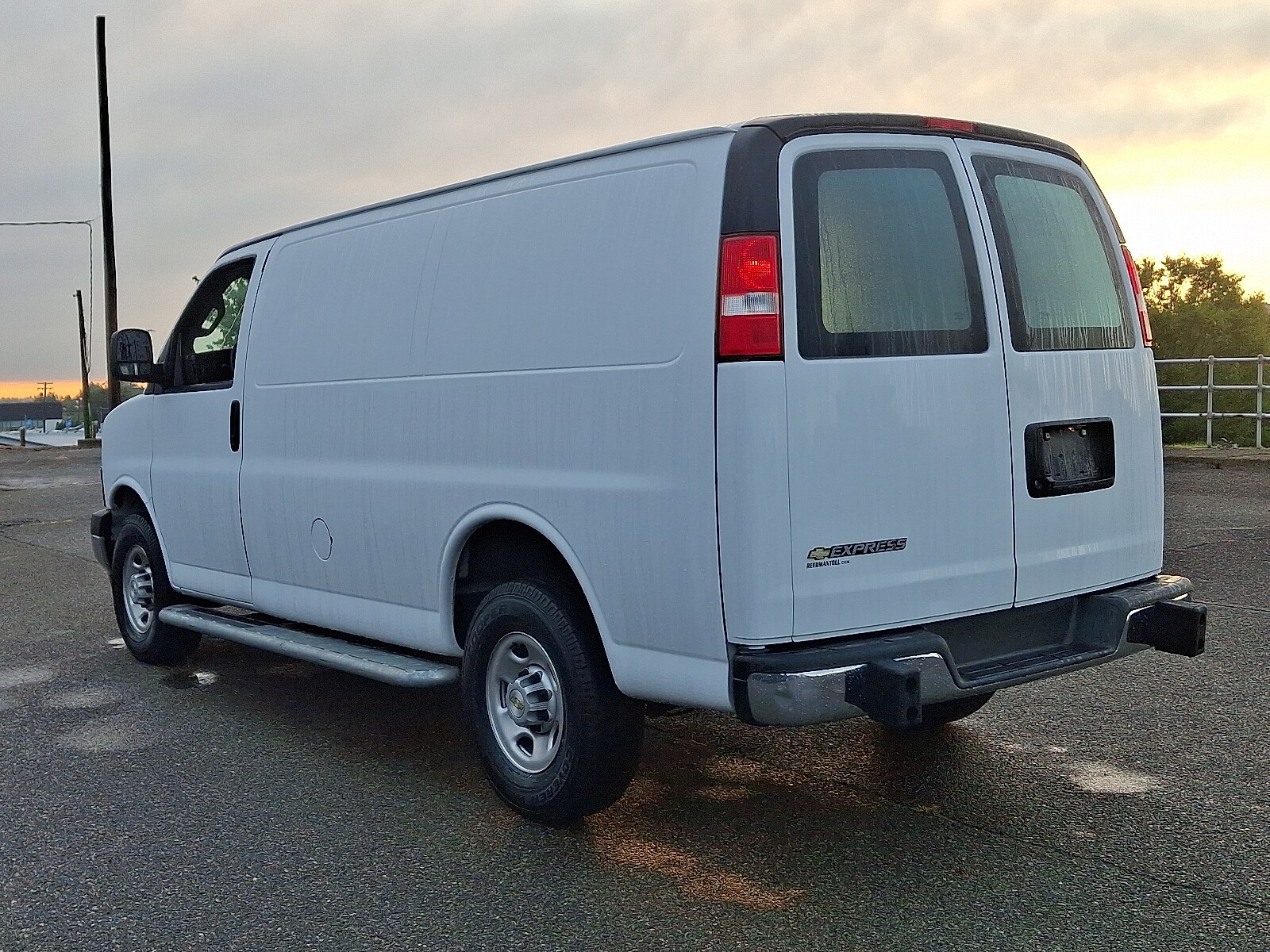 2023 Chevrolet Express 2500 Cargo photo 4