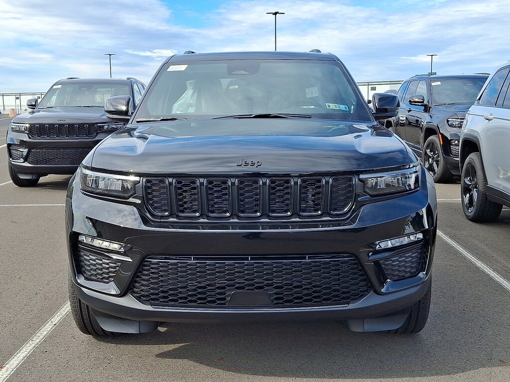 New 2025 Jeep Grand Cherokee Limited 4x4 Sport Utility